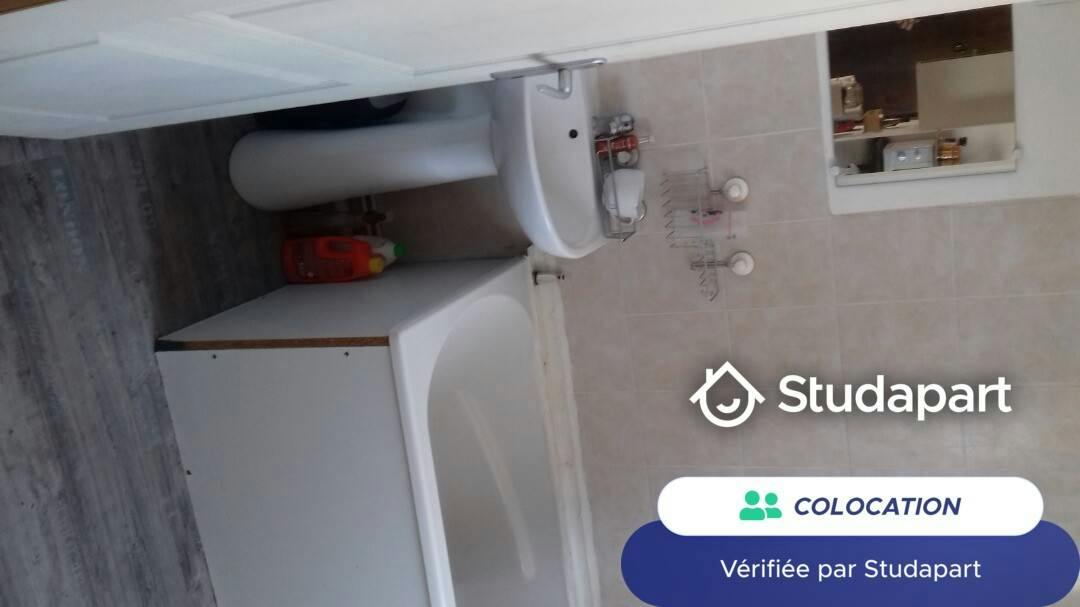 Private room for rent on Rue de Brigode, Lille - Plus
