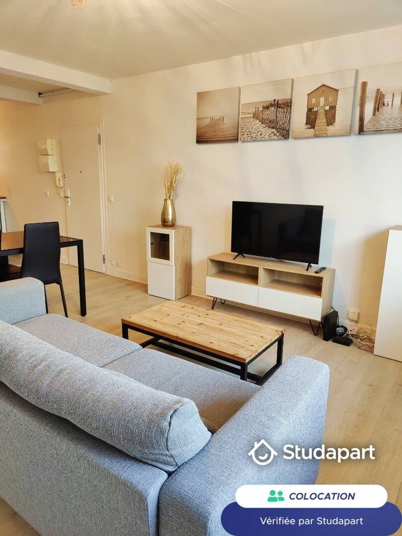 Private room for rent for €600 per month in Bois-d’Arcy, Rue Auguste Renoir