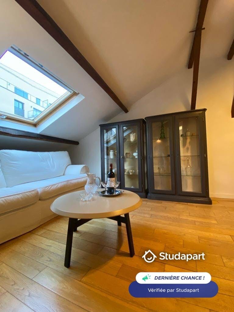 Apartment for rent for €1,670 per month in Issy-les-Moulineaux, Rue de la Défense