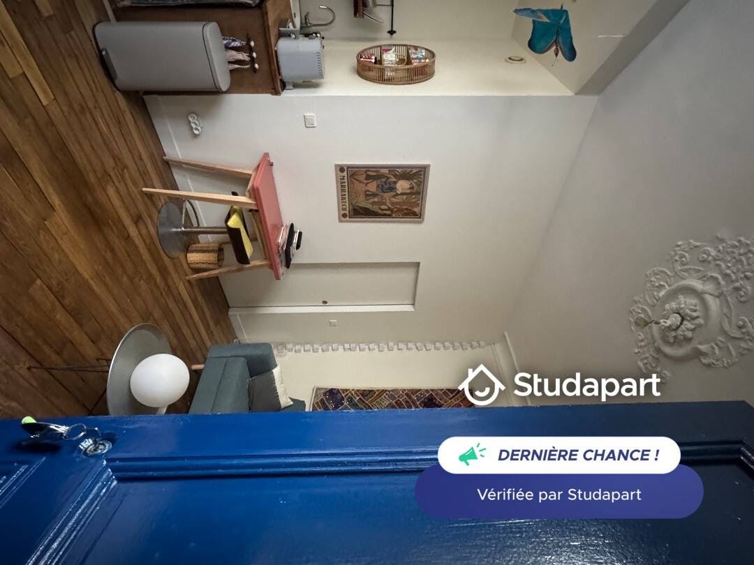 Apartment for rent for €1,190 per month in Paris, Rue de la Main d'Or