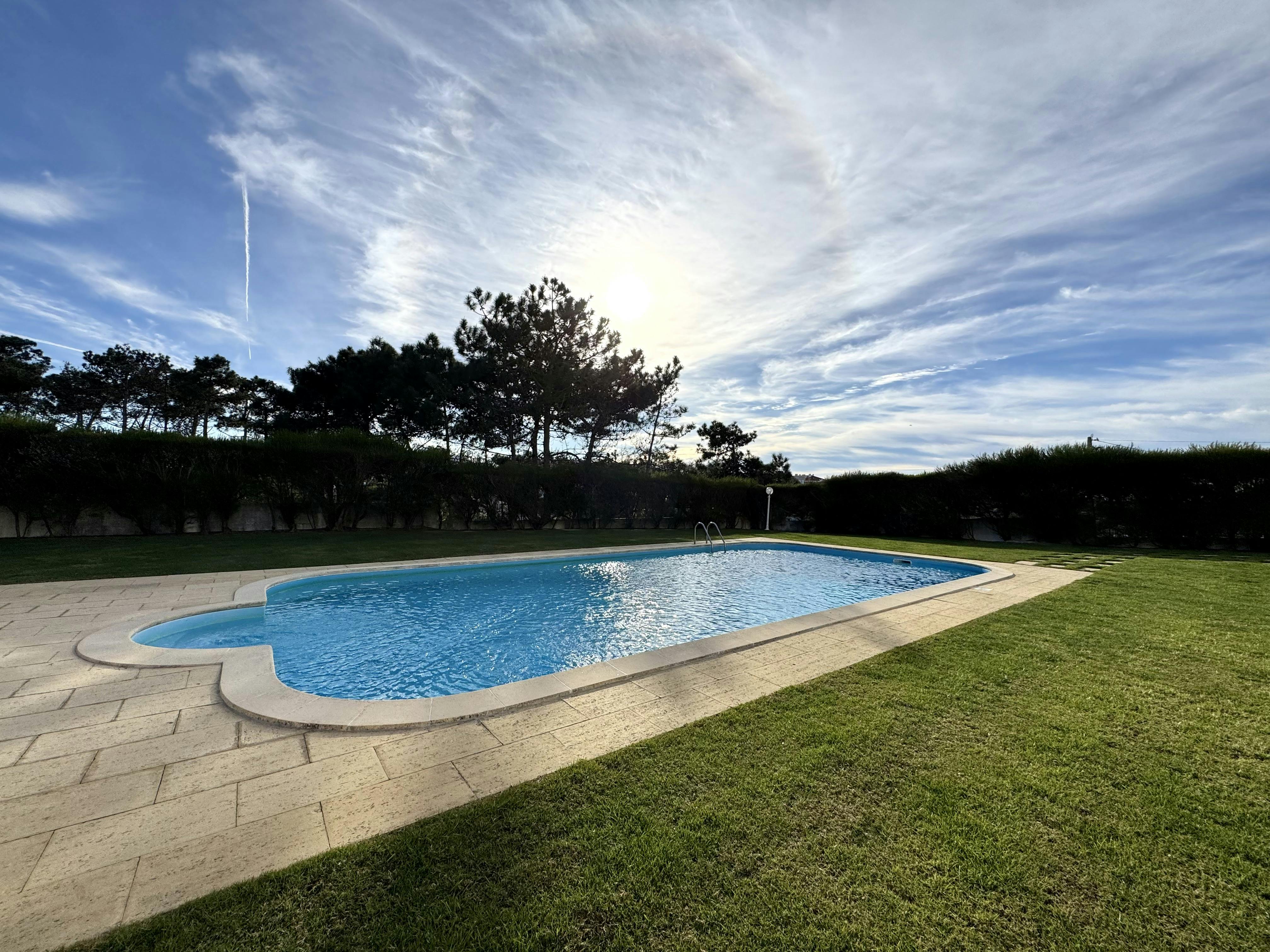 Apartamento para alugar por € 2.000 por mês em A dos Cunhados, Rua do Parque de Campismo