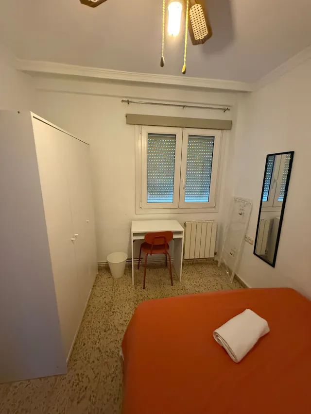 Private room in Calle Manuel de Falla, Málaga (1590652) room image 2