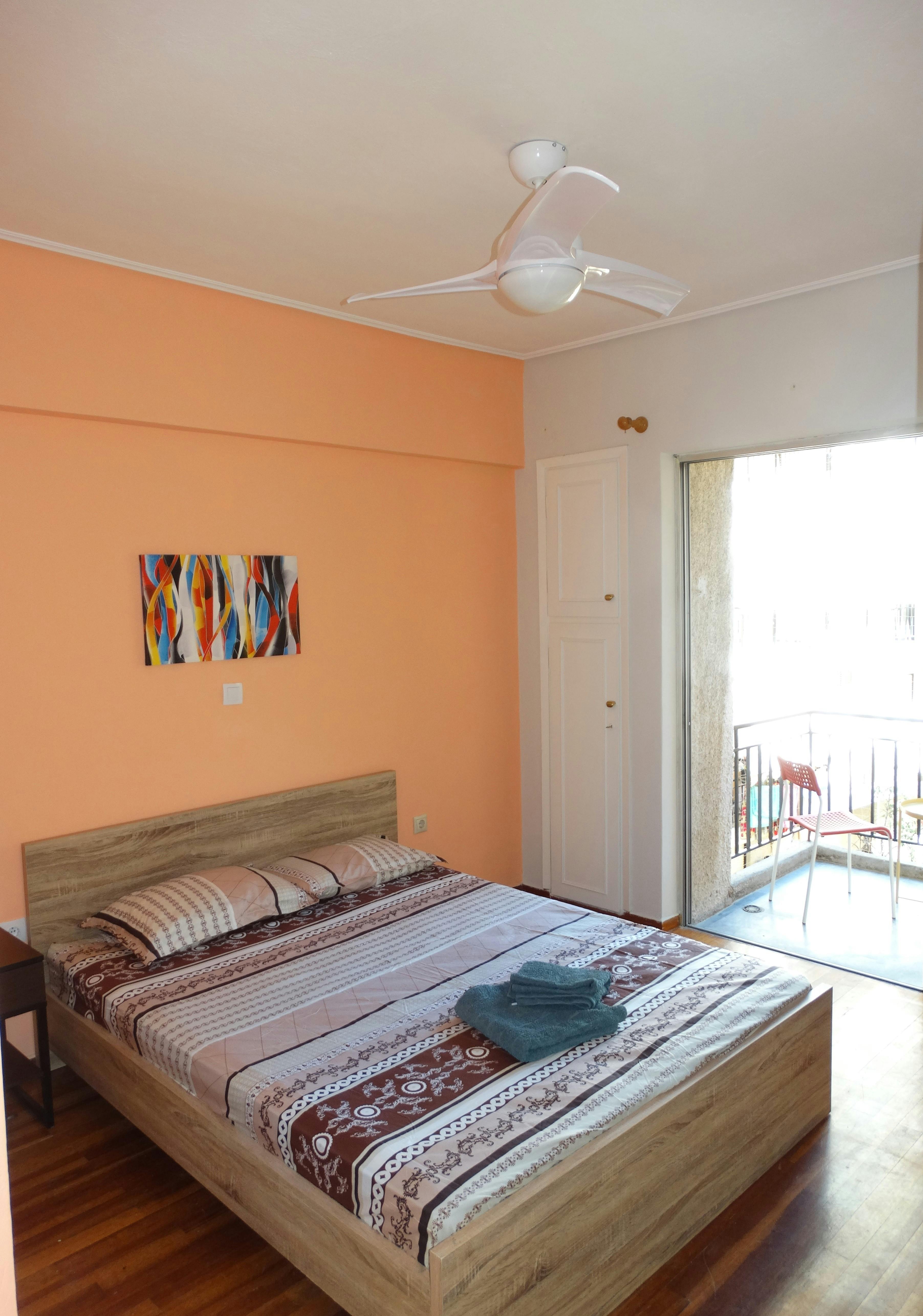 WG-Zimmer zu mieten für 400 € pro Monat in Athina, Neigi
