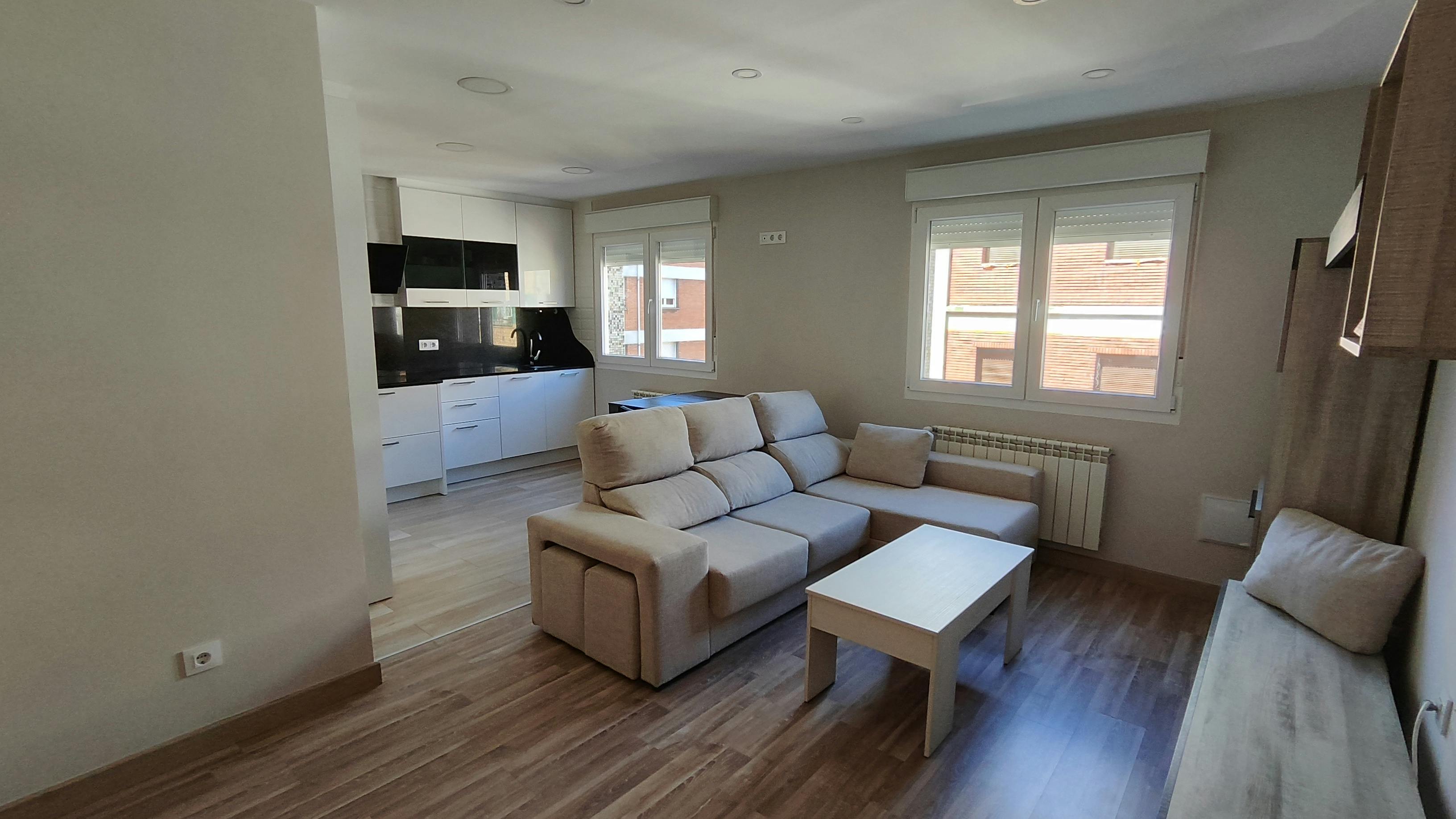 Appartement à louer pour 1 200 €/mois à Gijón, Calle María Josefa