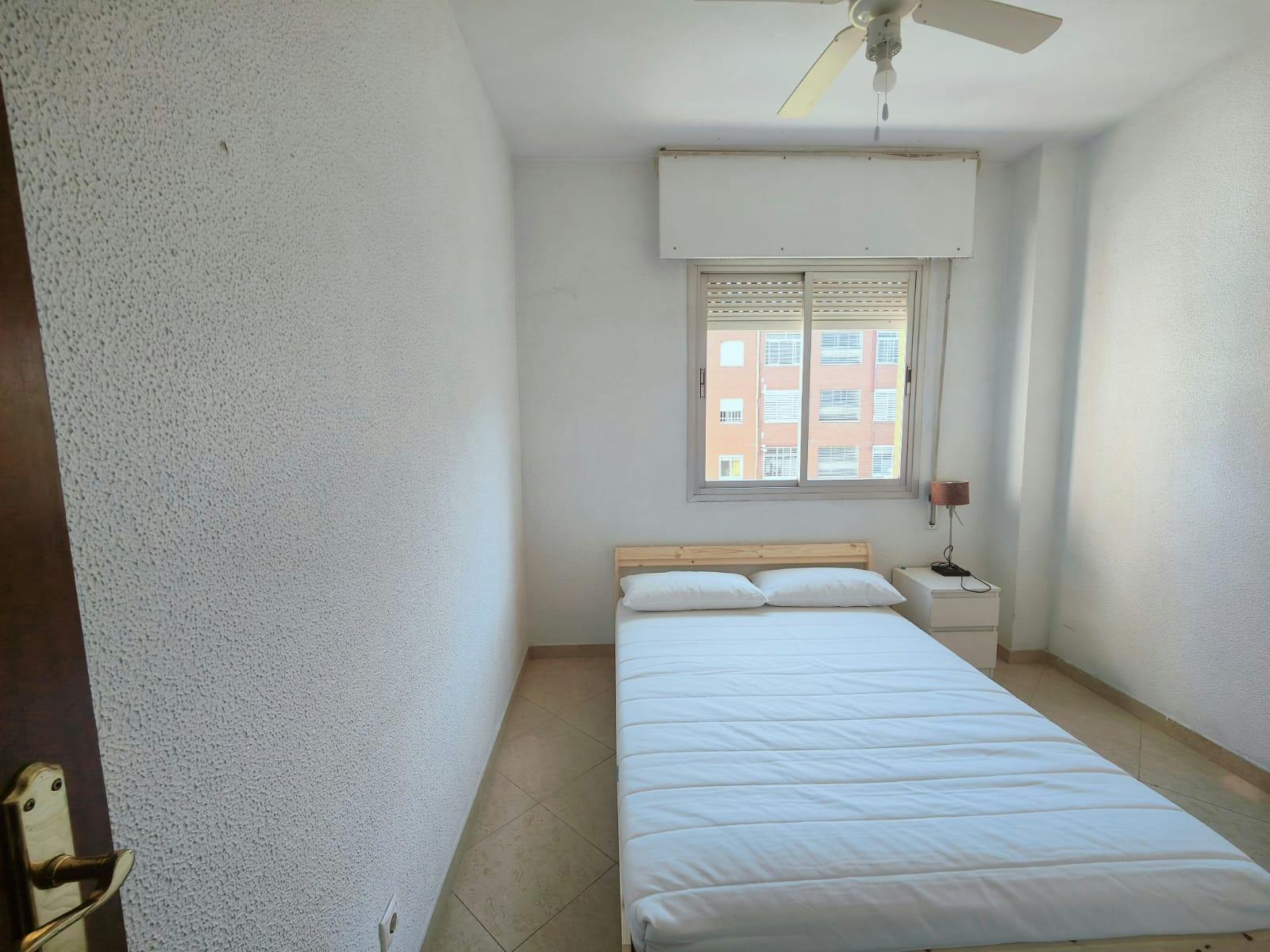 Habitación privada en alquiler por 300 € al mes en Sevilla, Calle Lyon