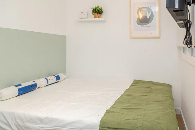 Private room in Calle de Quinto de Ebro, Zaragoza (1590760) room image 1