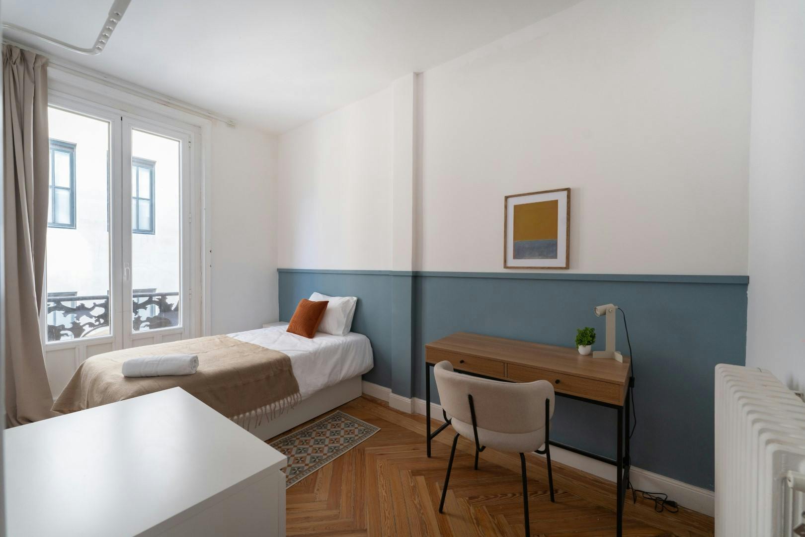 Private room for rent for €900 per month in Madrid, Gran Vía