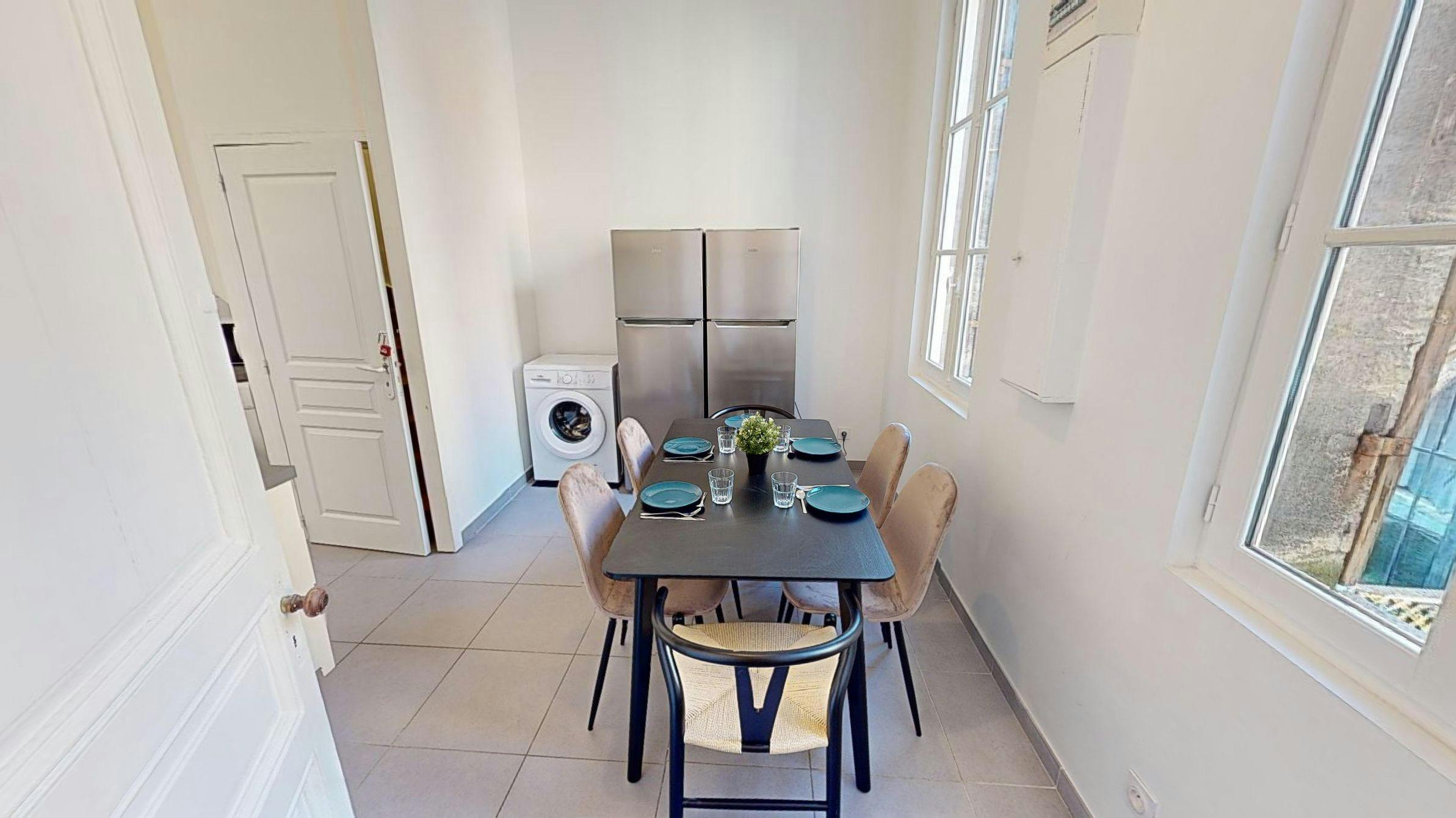 Apartment Bordeaux, 1 bed, 18m² — photo 1