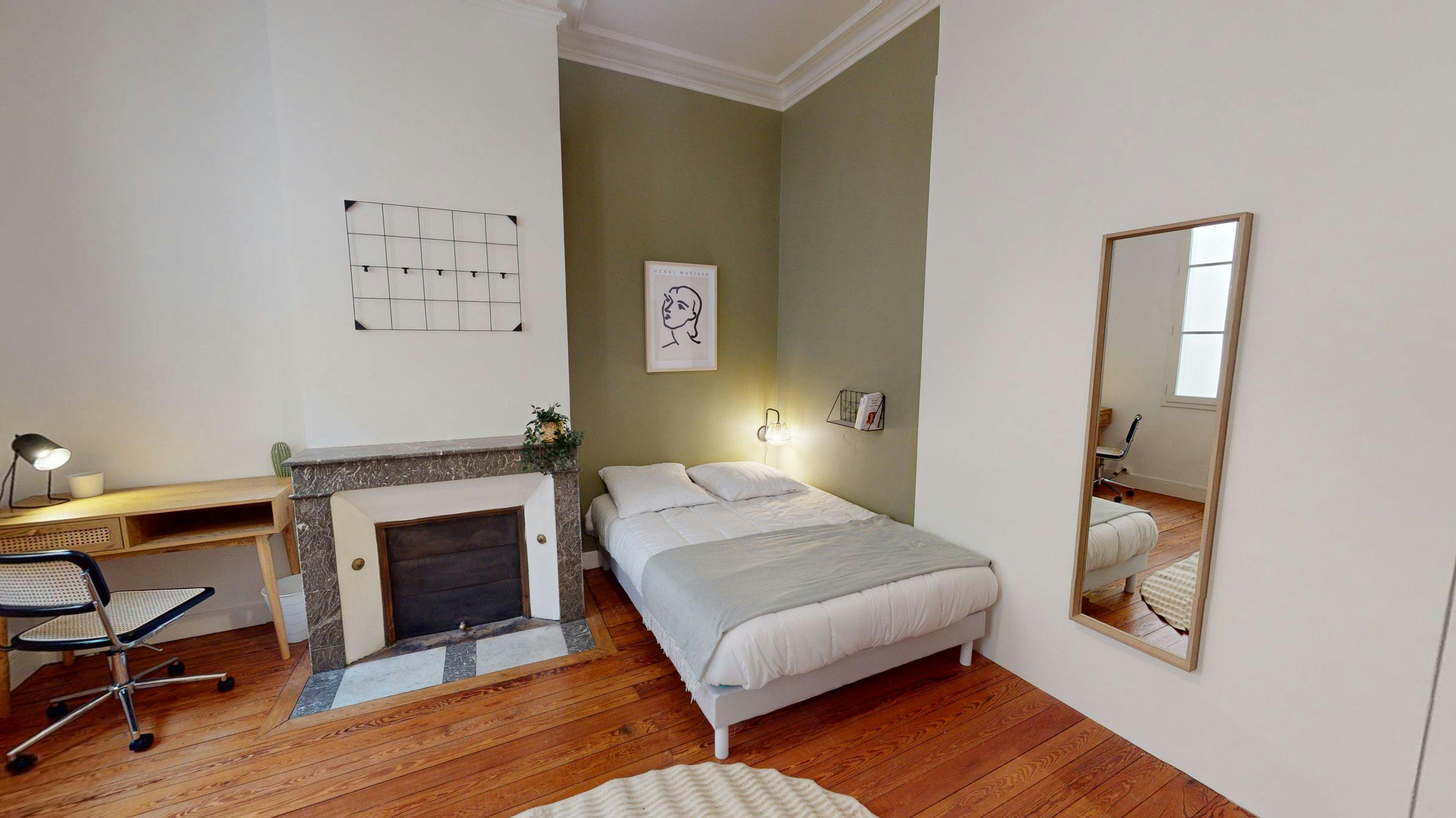 Apartment Bordeaux, 1 bed, 17m² — photo 1