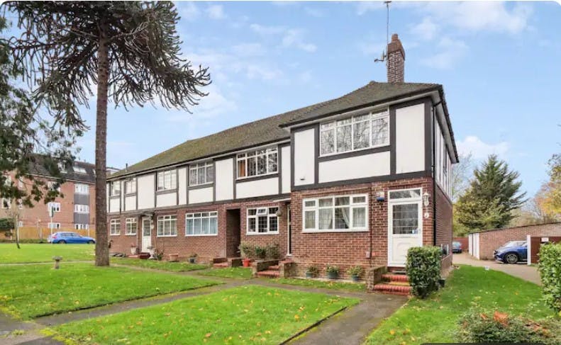 Lägenhet att hyra för 2 700 GBP i månaden i Sutton, Overton Road