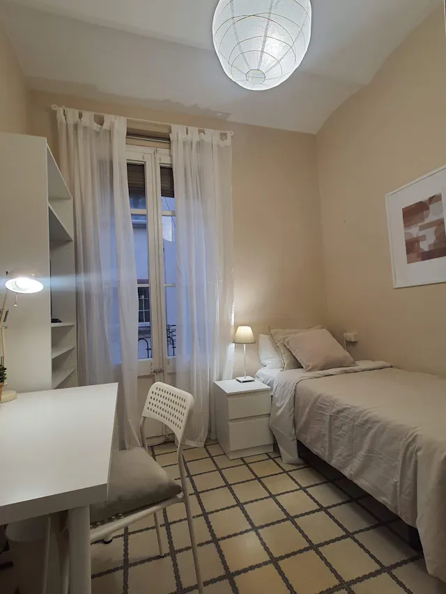 Private room in Carrer de Cristóbal de Moura, Barcelona (1591264) room image 1