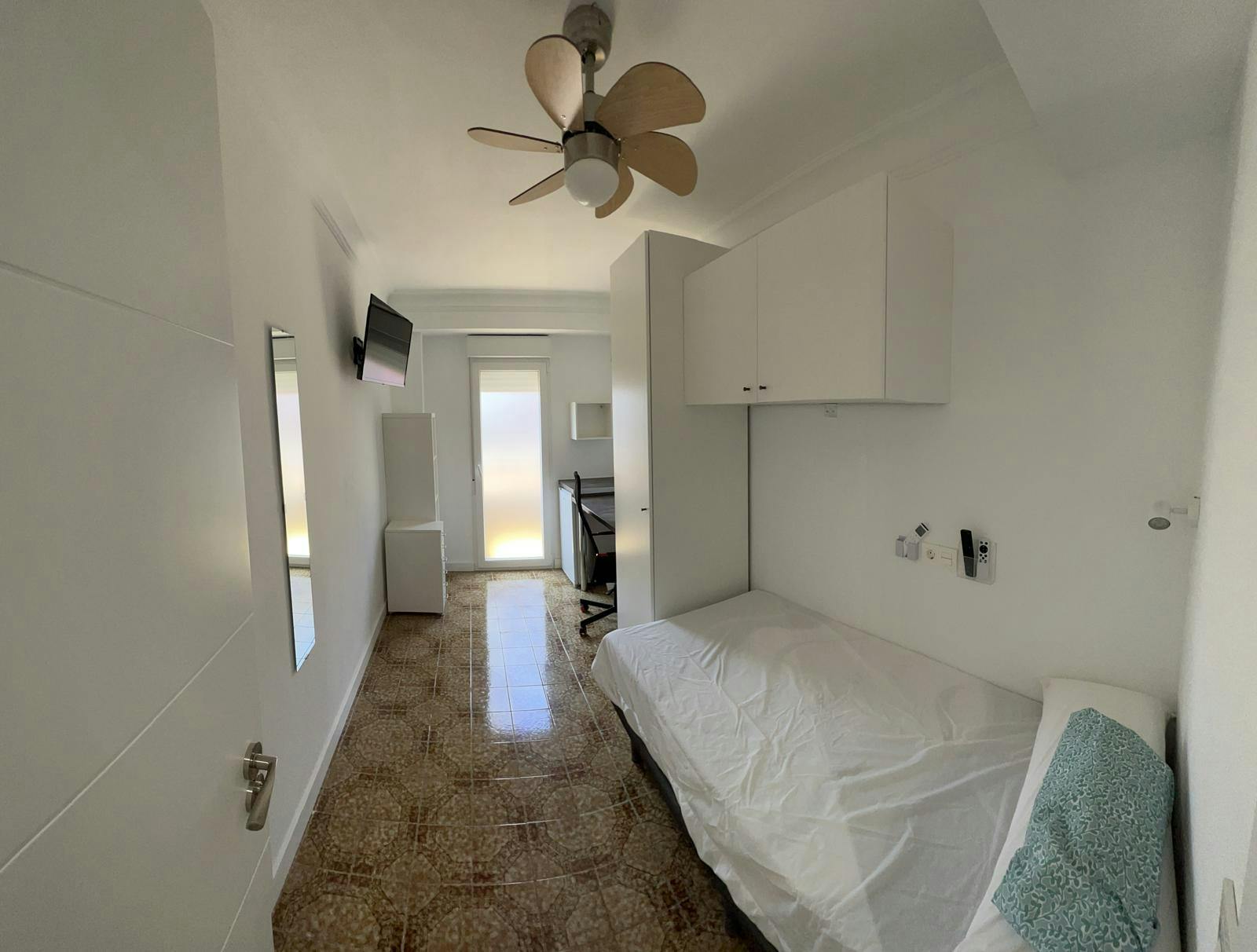 Apartment Zaragoza, 1 bed, 9m² — photo 2
