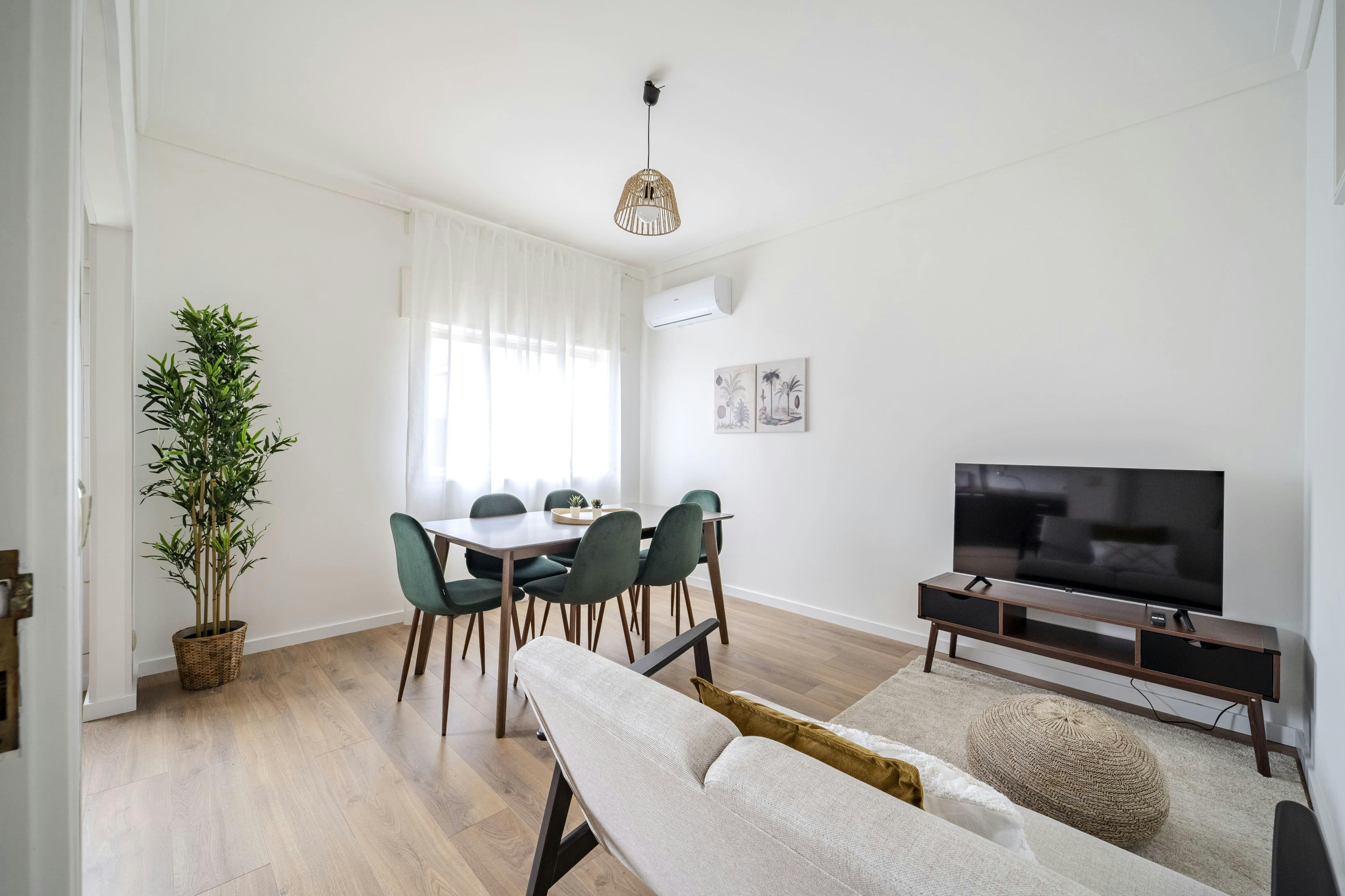 Apartment for rent for €1,490 per month in Braga, Rua Doutor Alberto Cruz