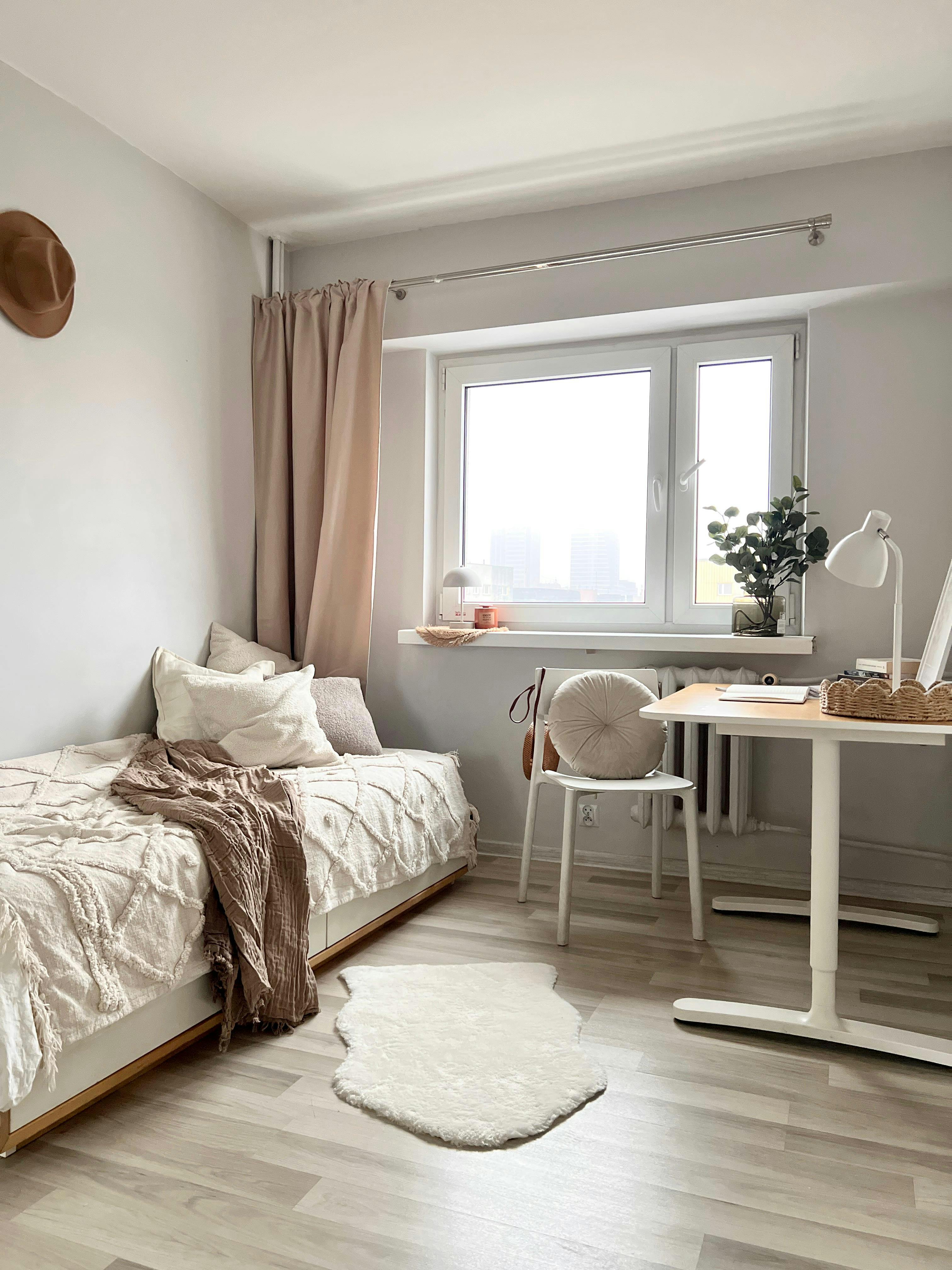 Private room for rent for €480 per month in Warsaw, aleja "Solidarności"