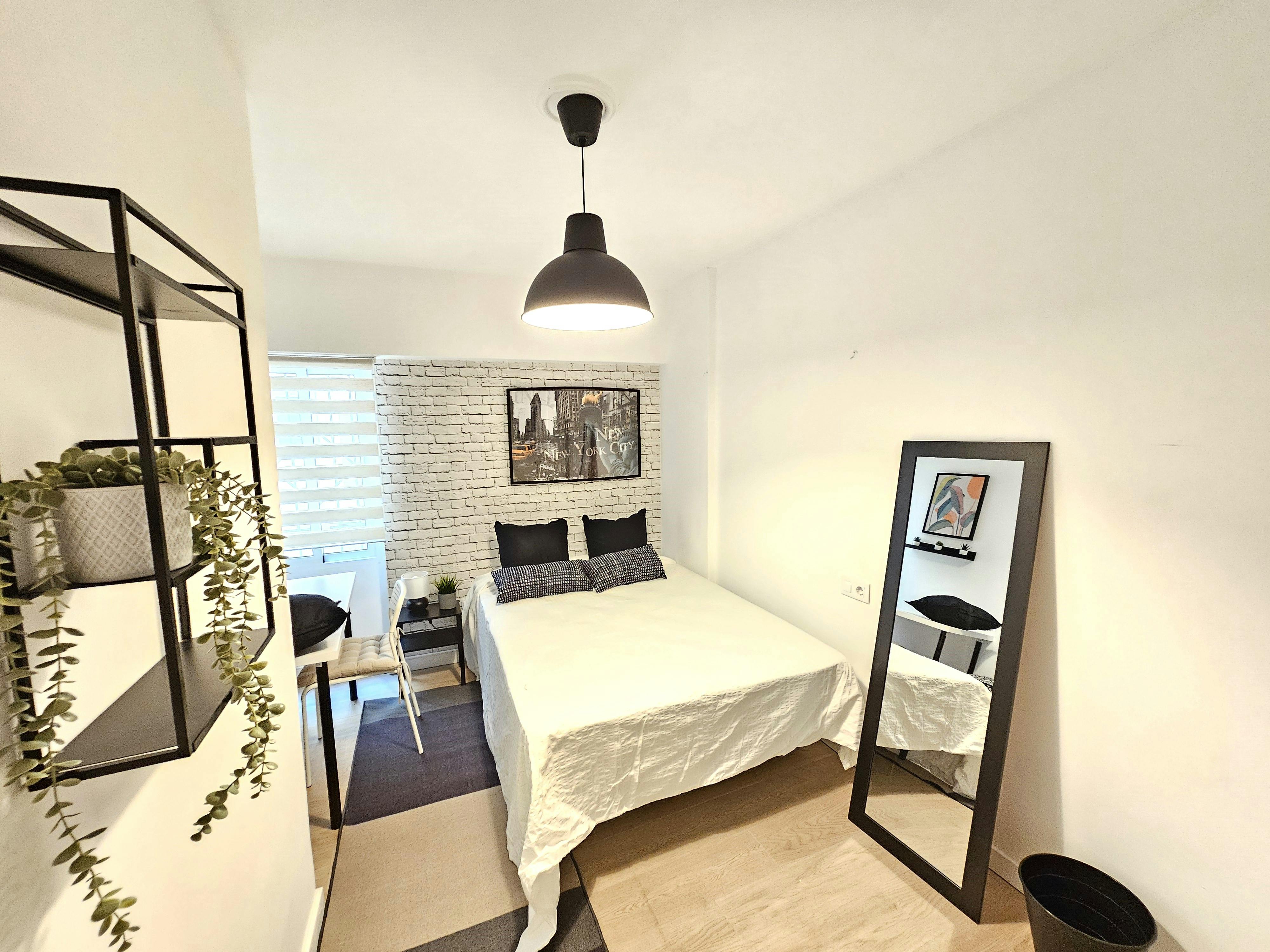 Private room for rent for €390 per month in Valencia, Carrer del Poeta Mas y Ros