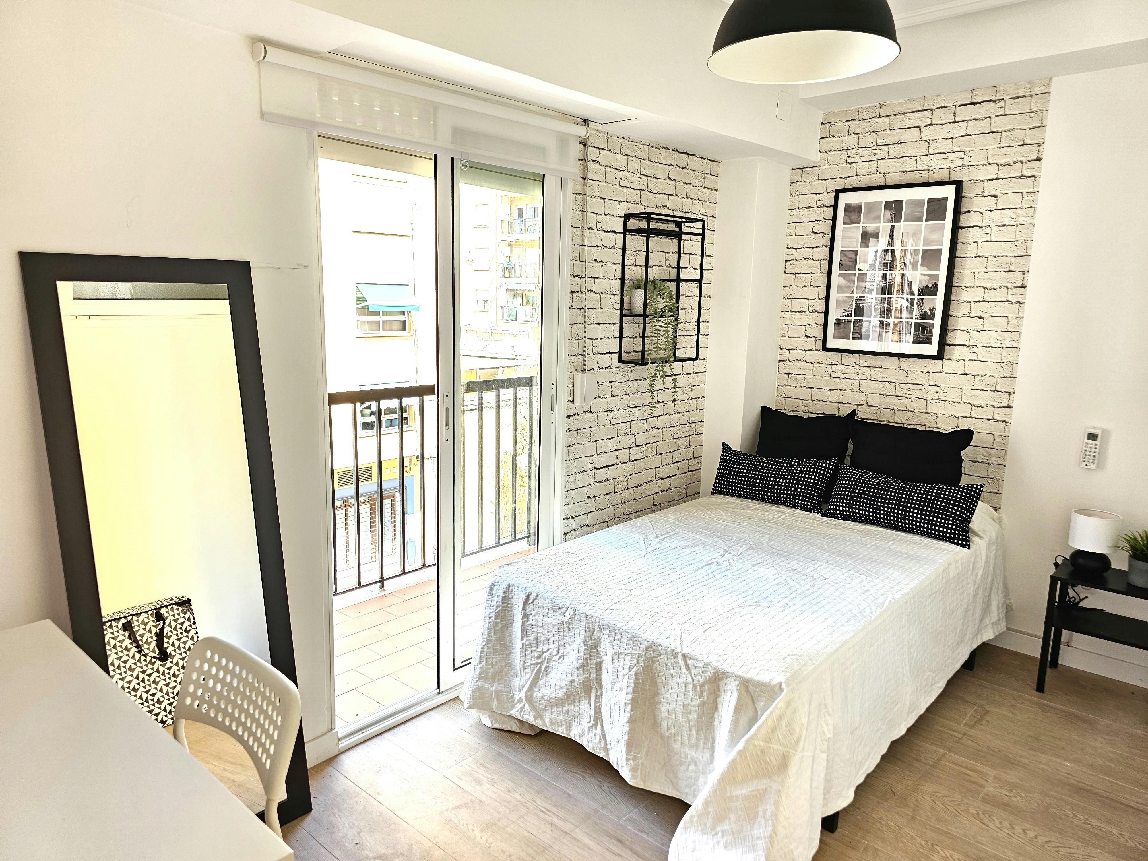 Private room for rent for €390 per month in Valencia, Carrer del Poeta Mas y Ros