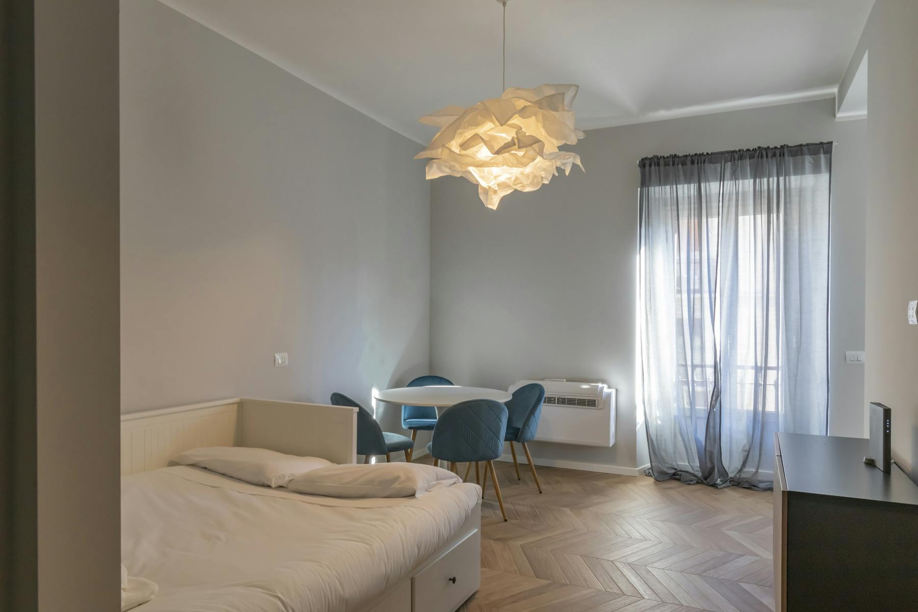 Apartment for rent for €2,000 per month in Milan, Via Curtatone