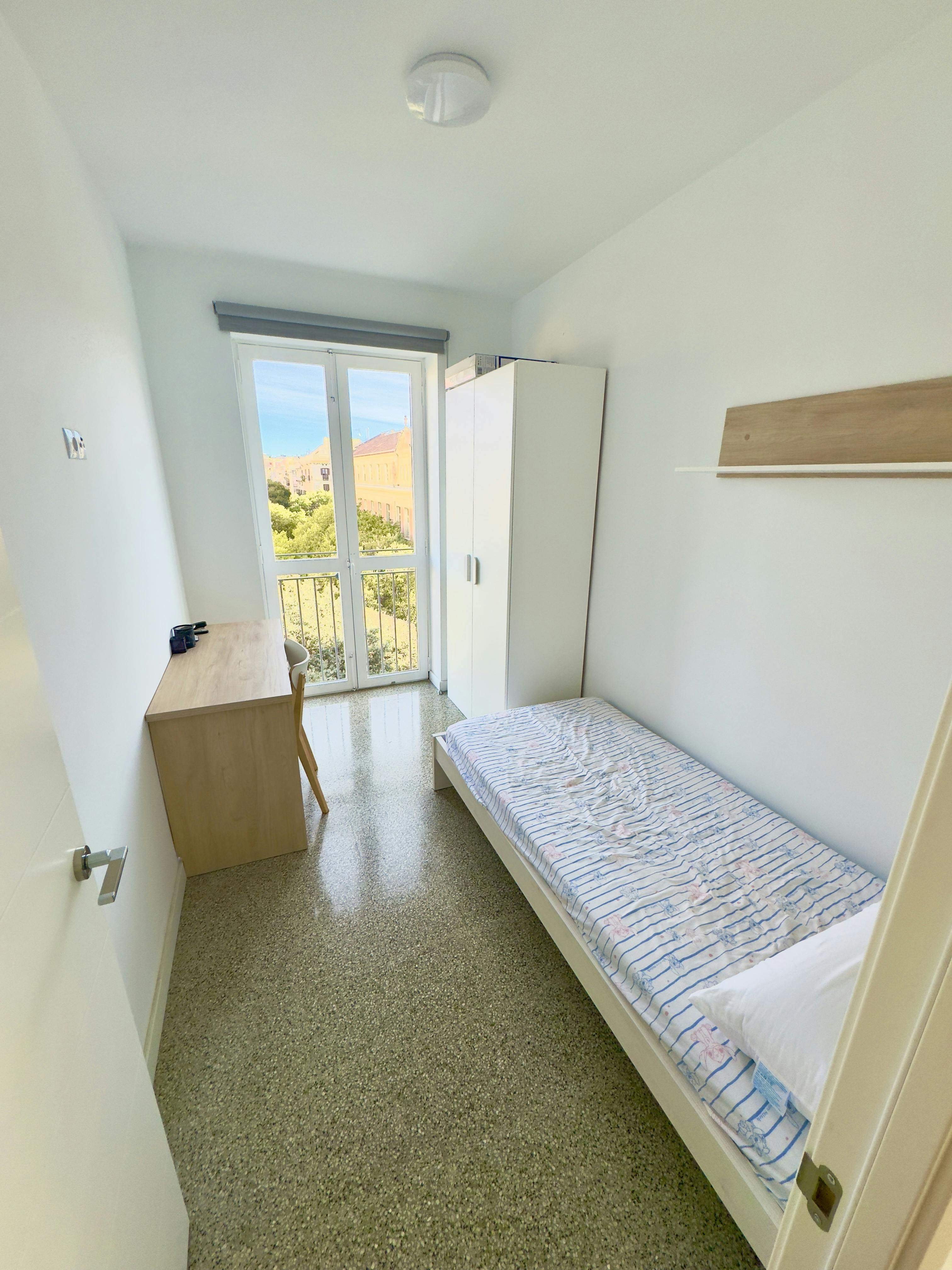 Private room for rent for €449 per month in Barcelona, Plaça de les Caramelles