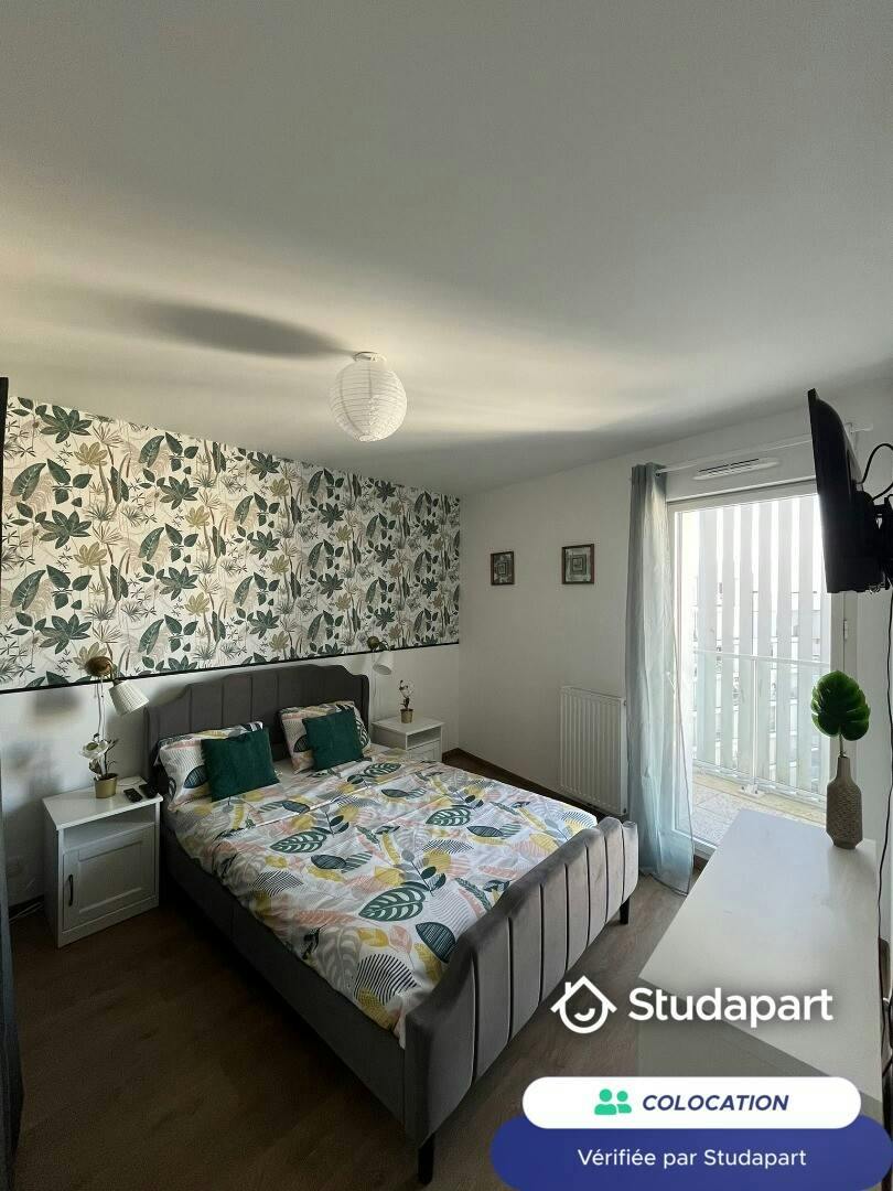 Private room for rent on Cours de Québec, Bordeaux - Plus