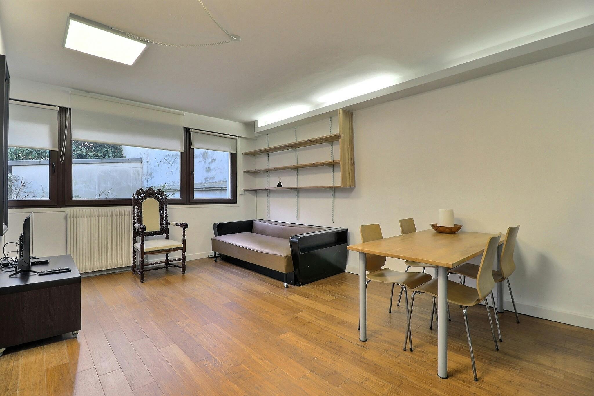 Rue de la Grange aux Belles, Paris preview