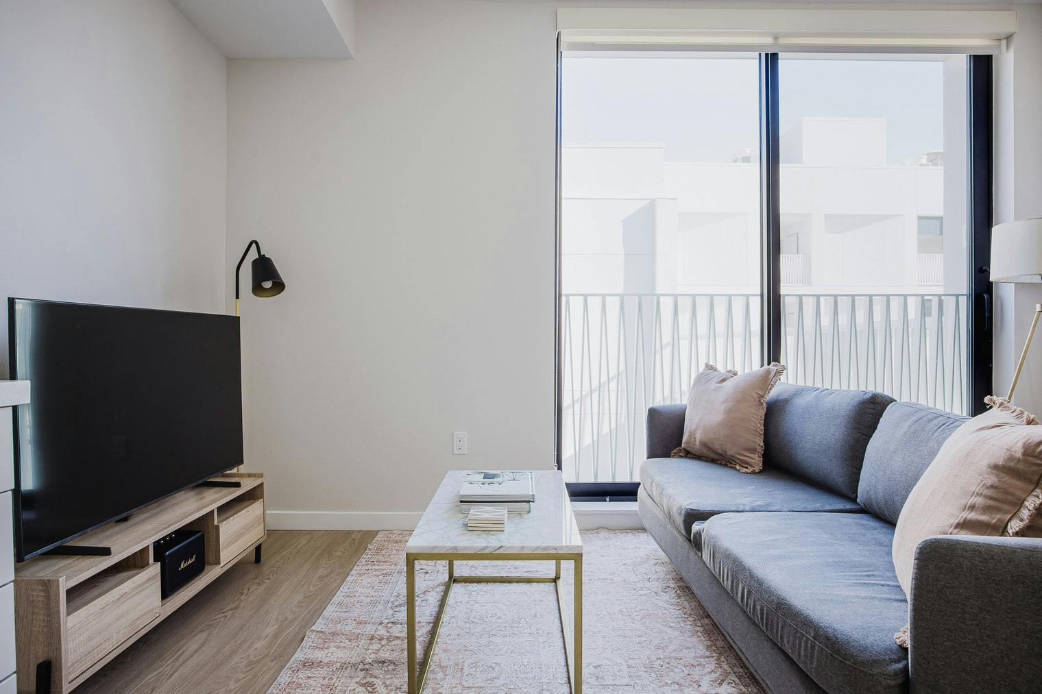 Appartamento in affitto a $2,570 al mese a Los Angeles, Mesnager Street