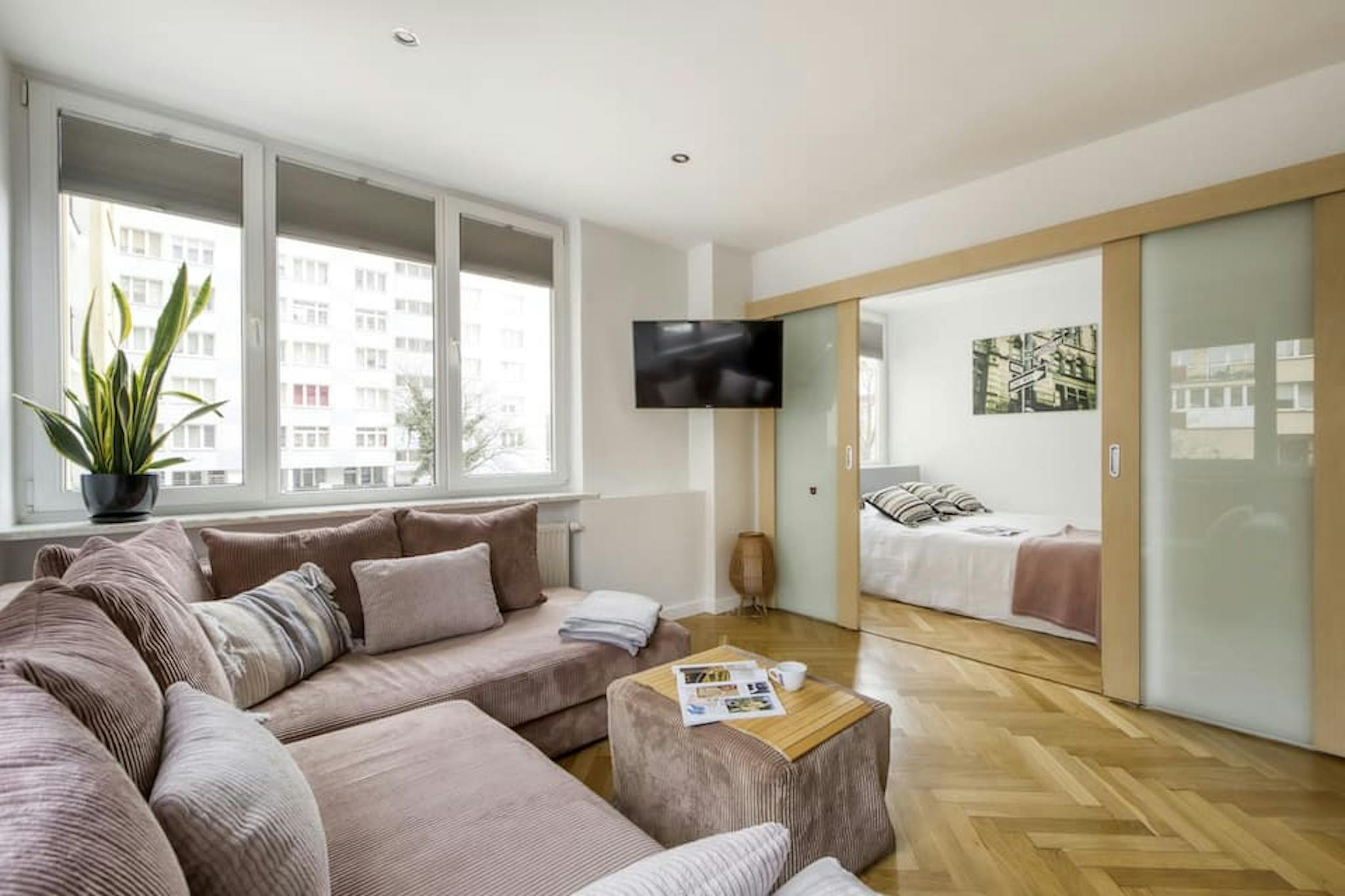 Nowogrodzka, Warsaw preview