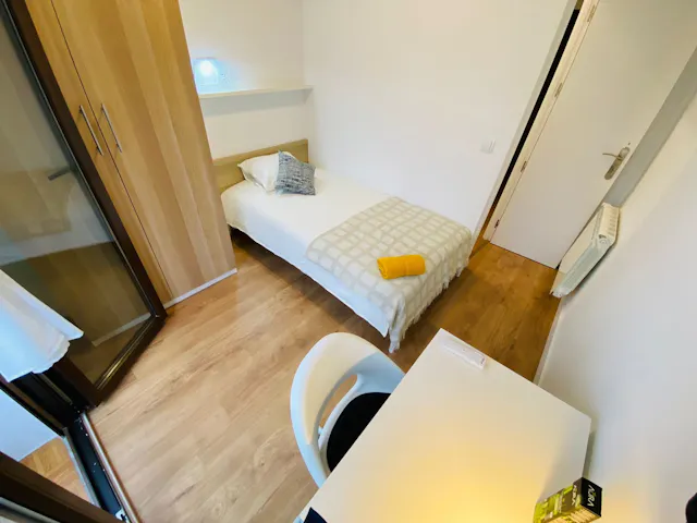 Private room in Avenida de la Albufera, Madrid (1592290) room image 7
