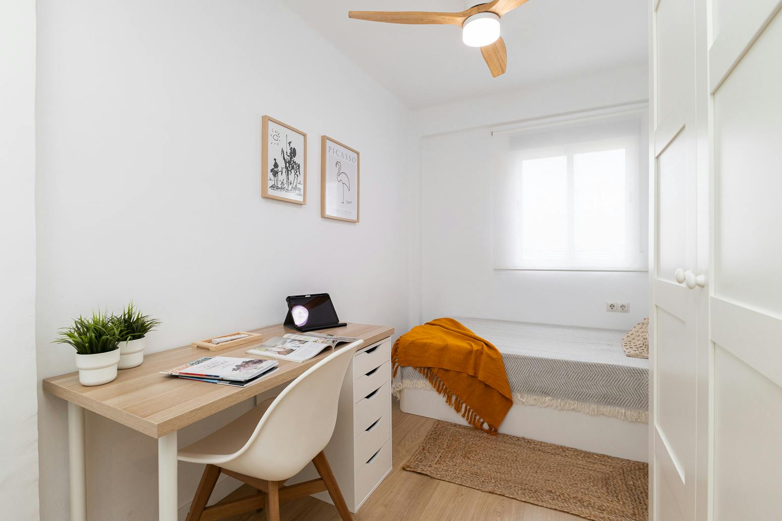 Private room for rent for €625 per month in Valencia, Carrer de Ramon Marquet