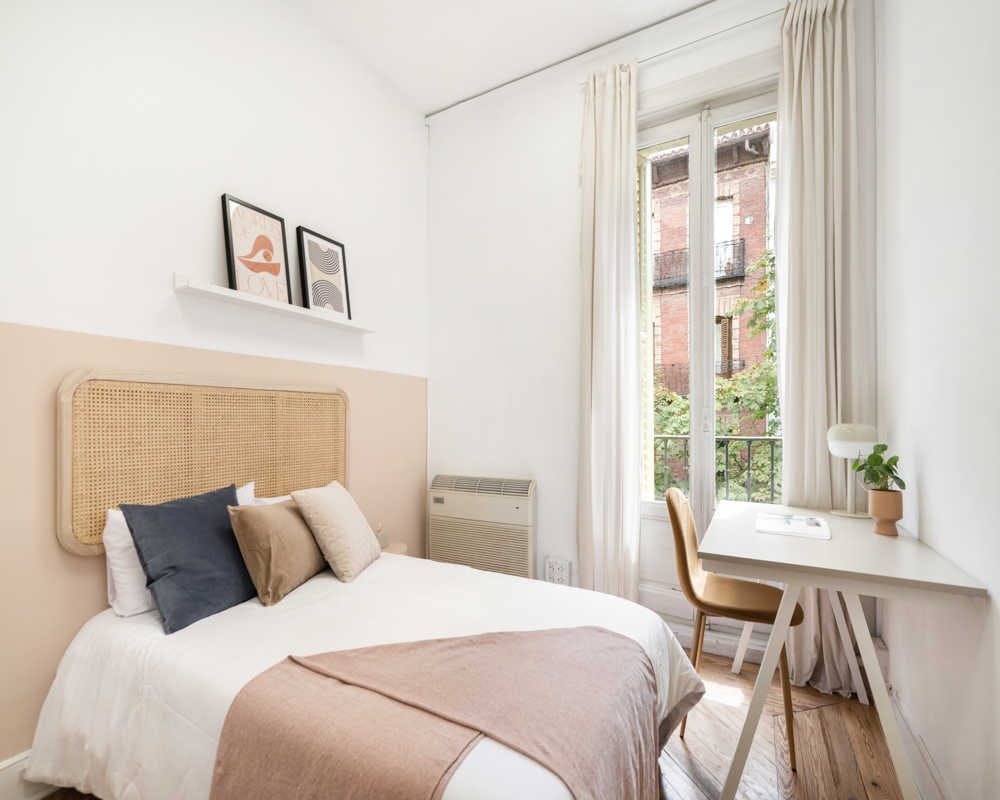 Private room in Calle de Padilla, Madrid (1592475) room image 1