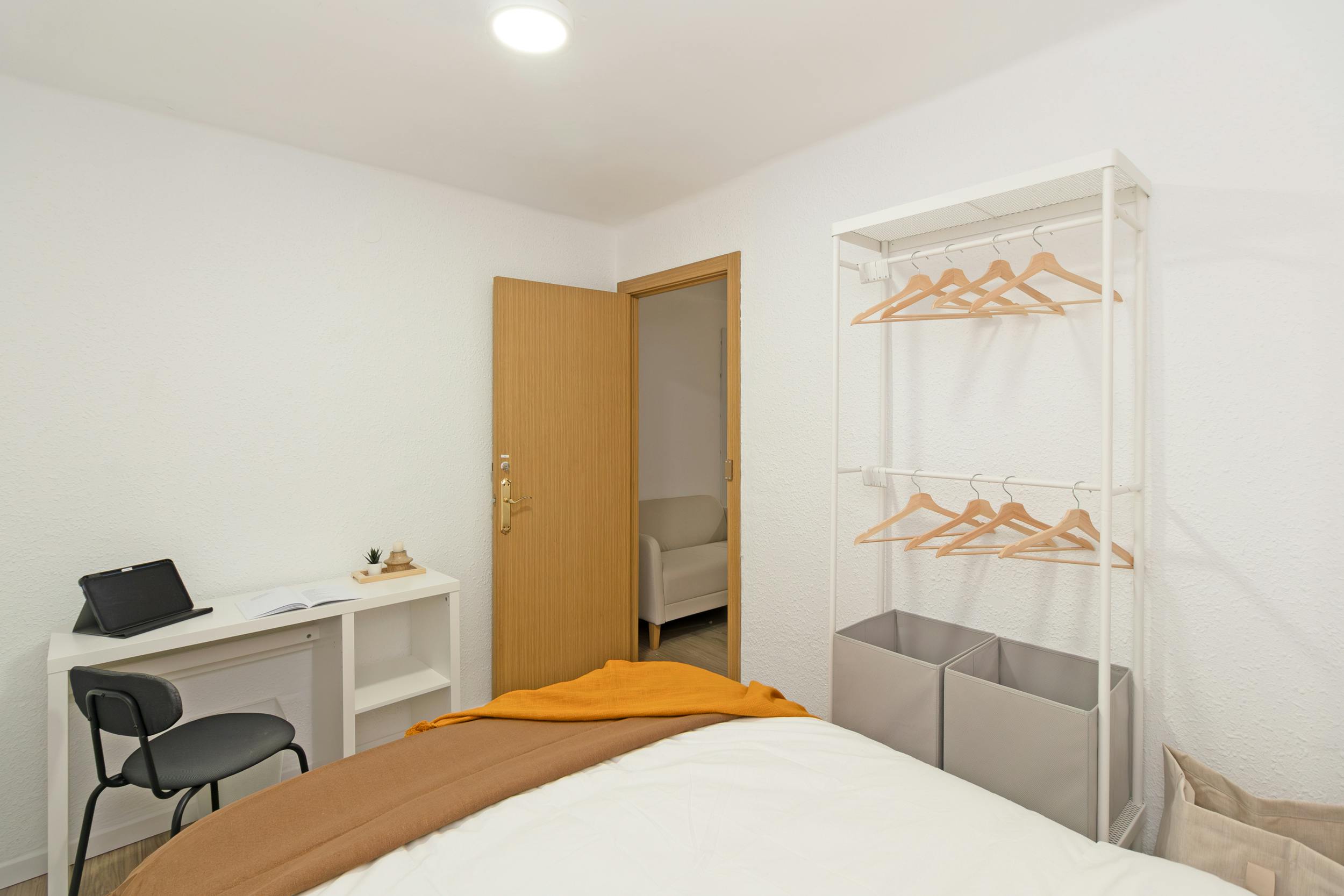 Private room for rent for €565 per month in Valencia, Carrer de Vicent Brull