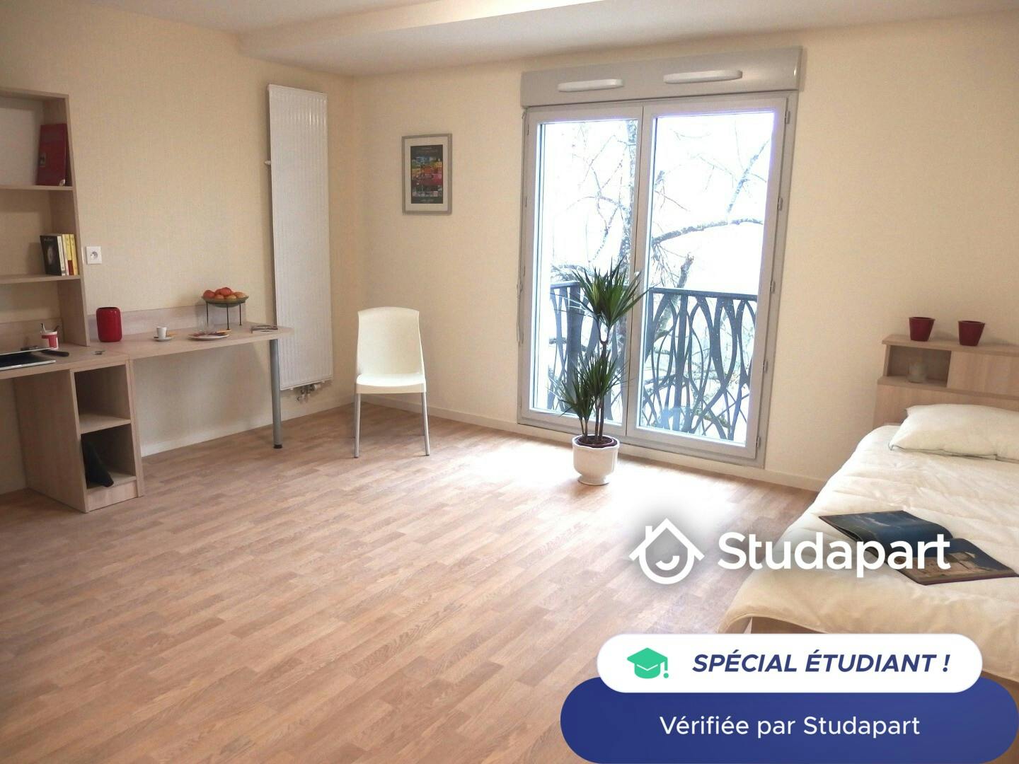 Private room for rent on Rue de Mirande, Dijon