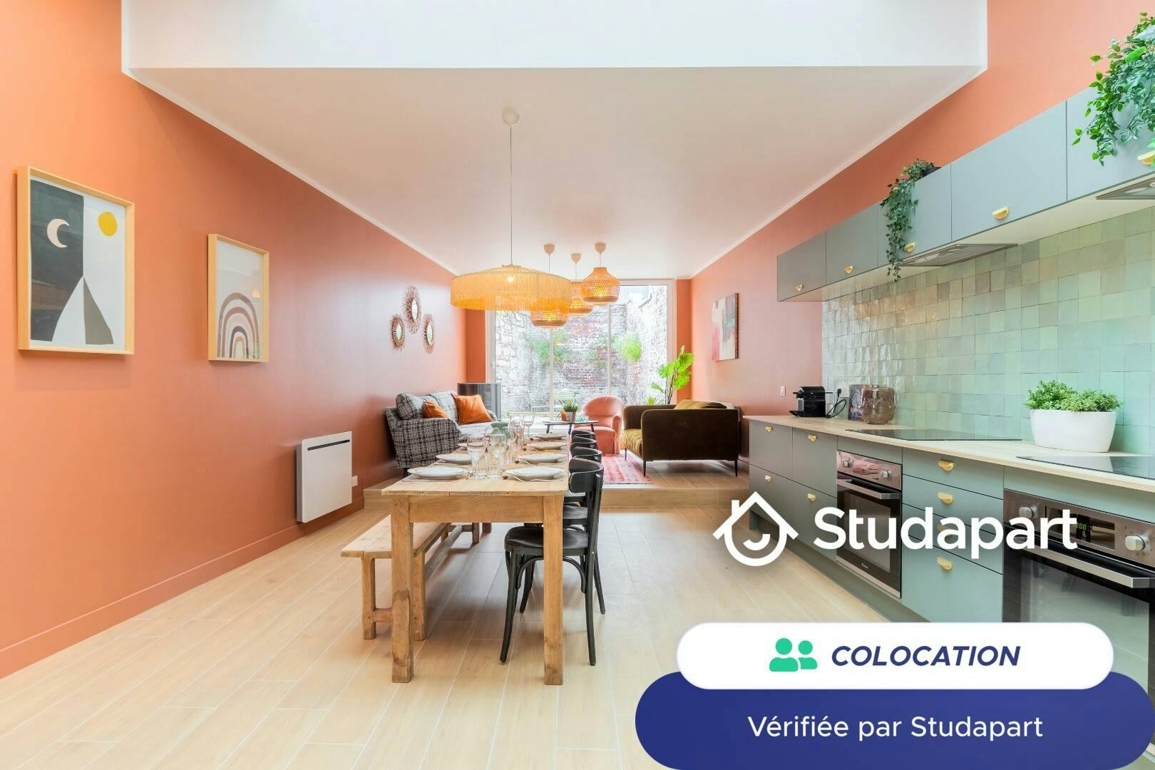 Private room for rent on Rue du Faubourg de Roubaix, Lille - Vue 5