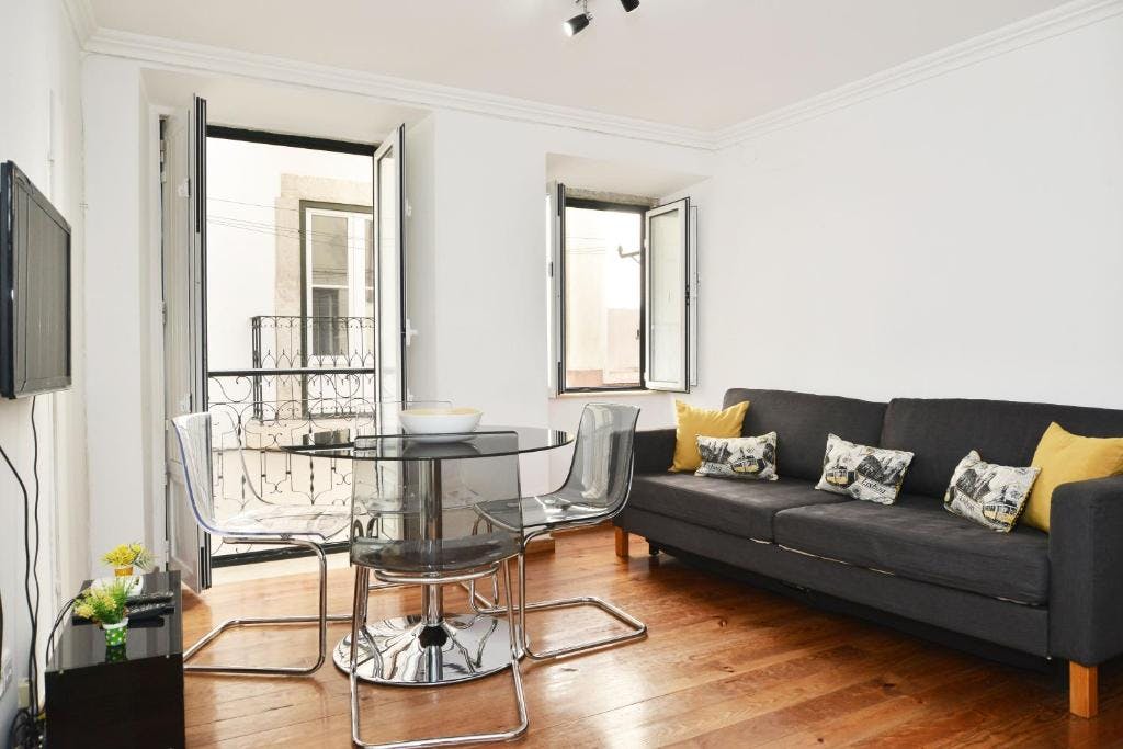 Rua do Salvador, Lisbon preview