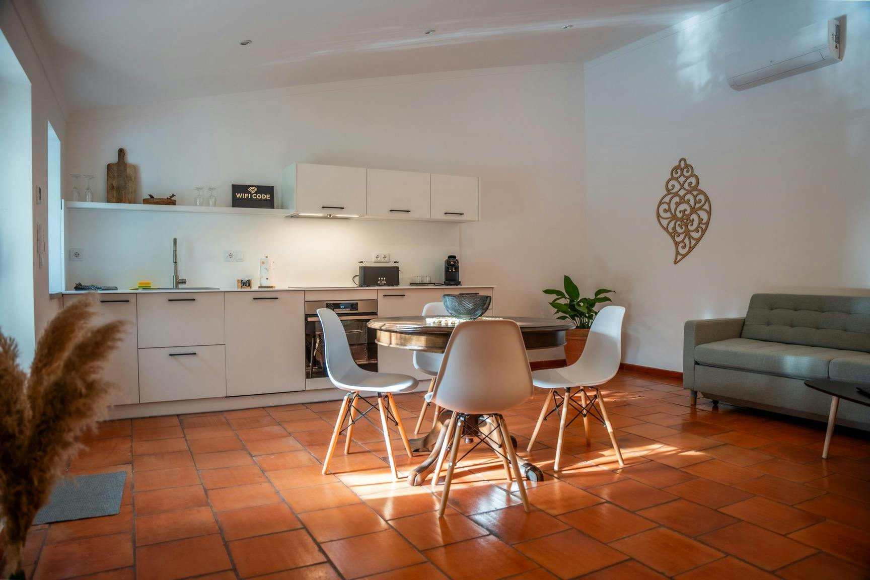 Studio for rent for €2,000 per month in Viana do Castelo, Rua Paula Ferreira