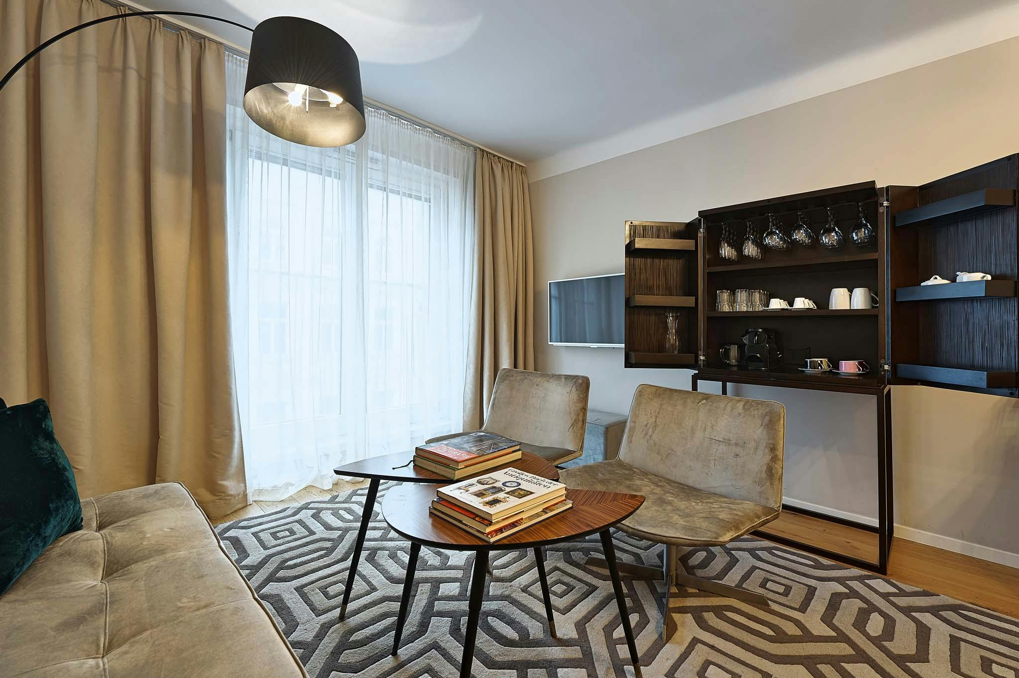 Apartment for rent for €4,000 per month in Vienna, Gonzagagasse