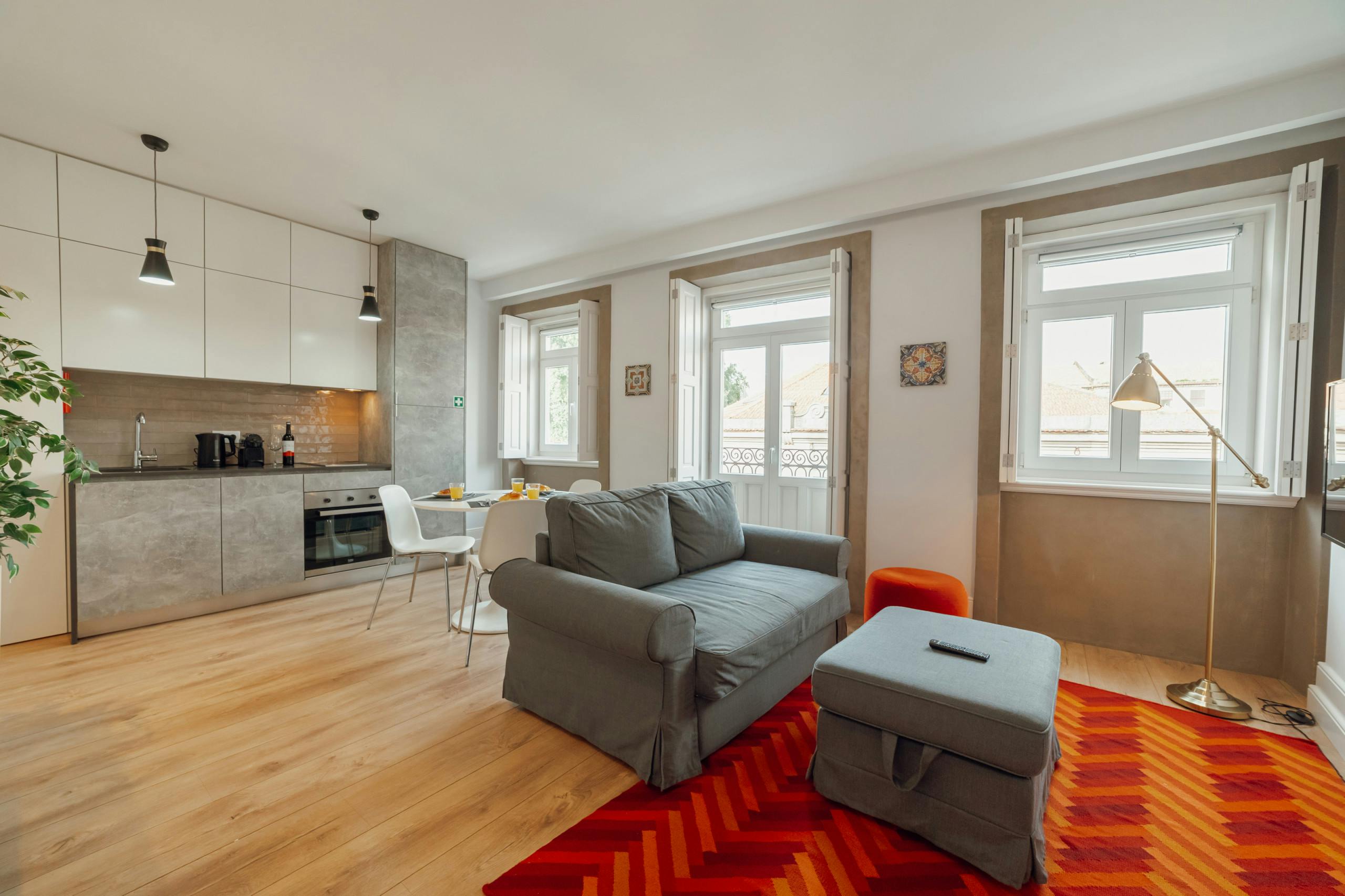 Apartment for rent for €9,999 per month in Porto, Rua de Fernandes Tomás