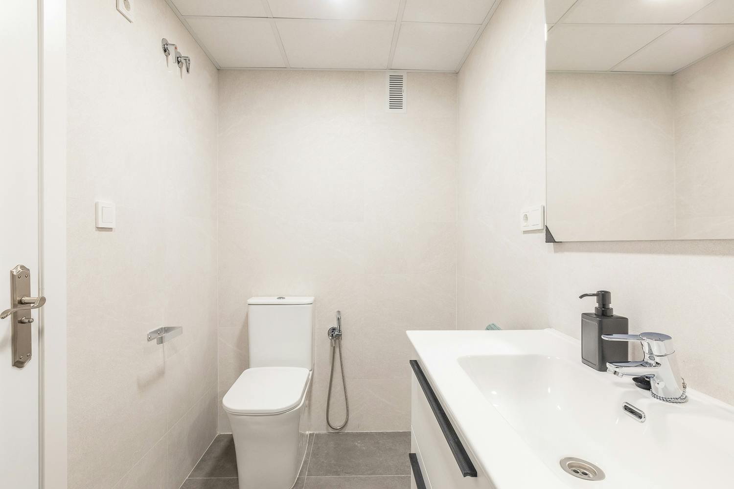 Apartment Valencia, 1 bed, 10m² — photo 7