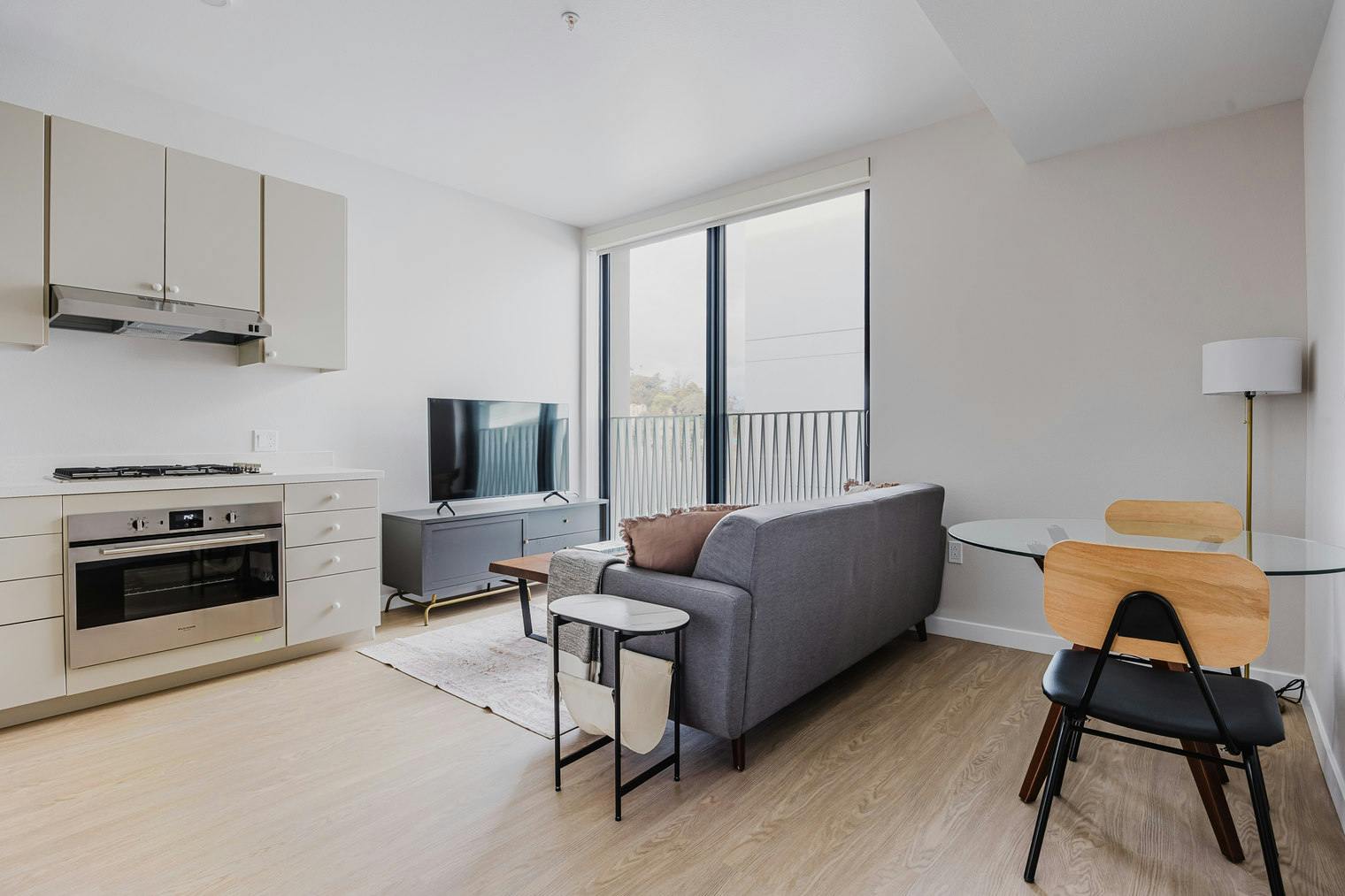 Mieszkanie do wynajęcia za $6,261 miesięcznie w mieście Los Angeles, Mesnager Street