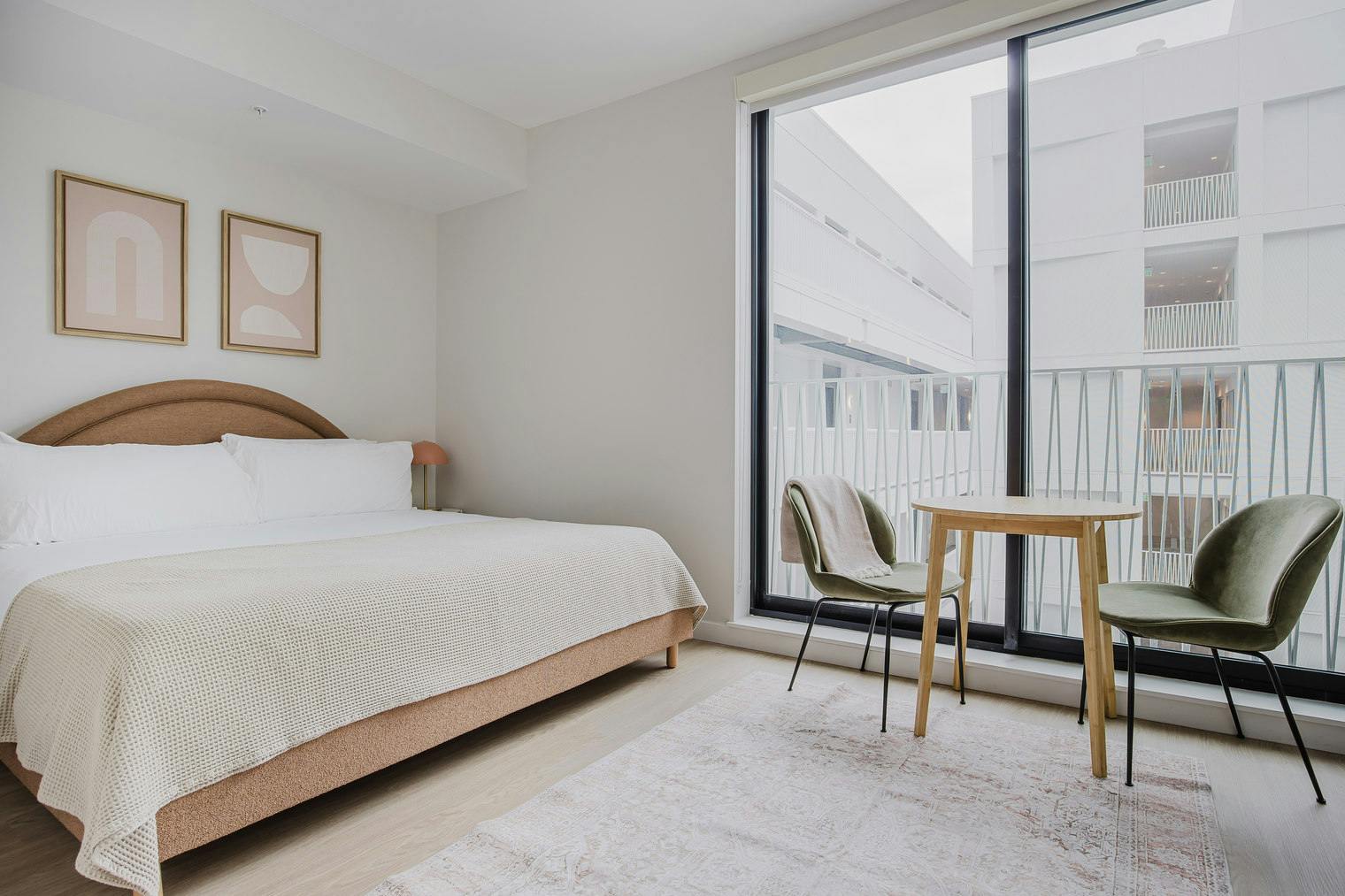 Garsonieră de închiriat pentru $3,791 pe lună în Los Angeles, Mesnager Street