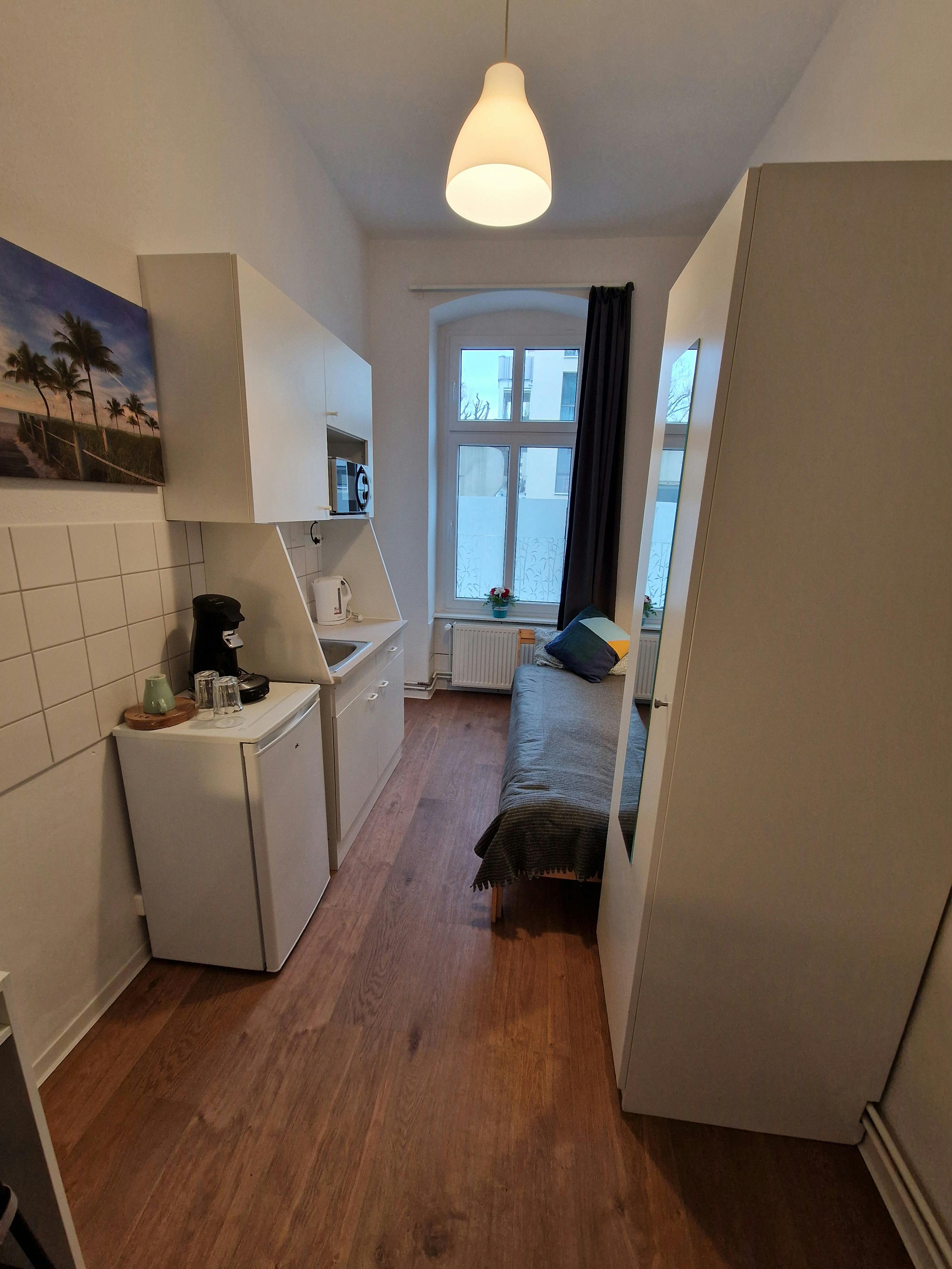 Studio for rent for €790 per month in Berlin, Mertensstraße