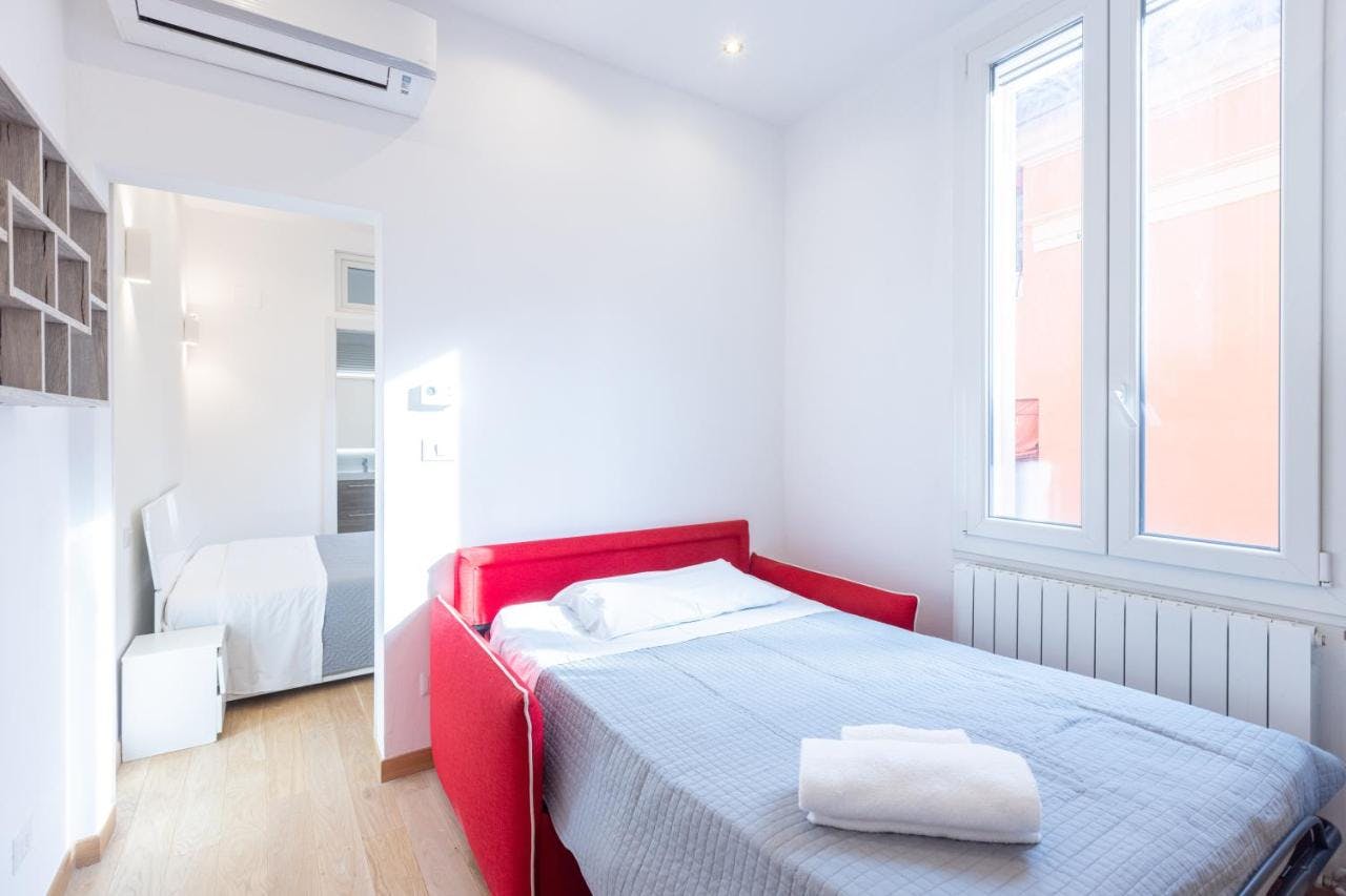 Apartment for rent for €1,800 per month in Bologna, Via De' Giudei