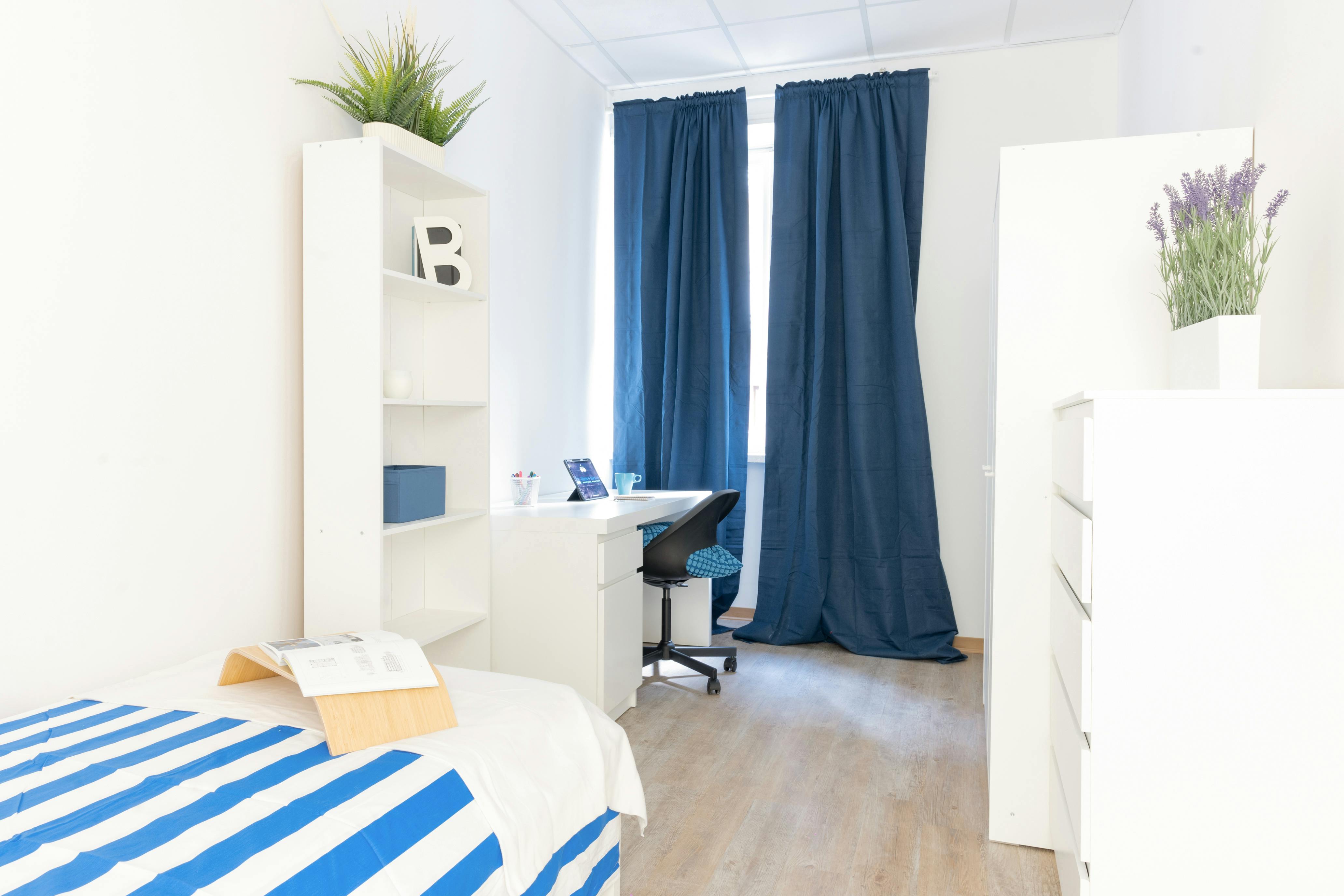 Single room Turin, 1 bed, 10m² — photo 1
