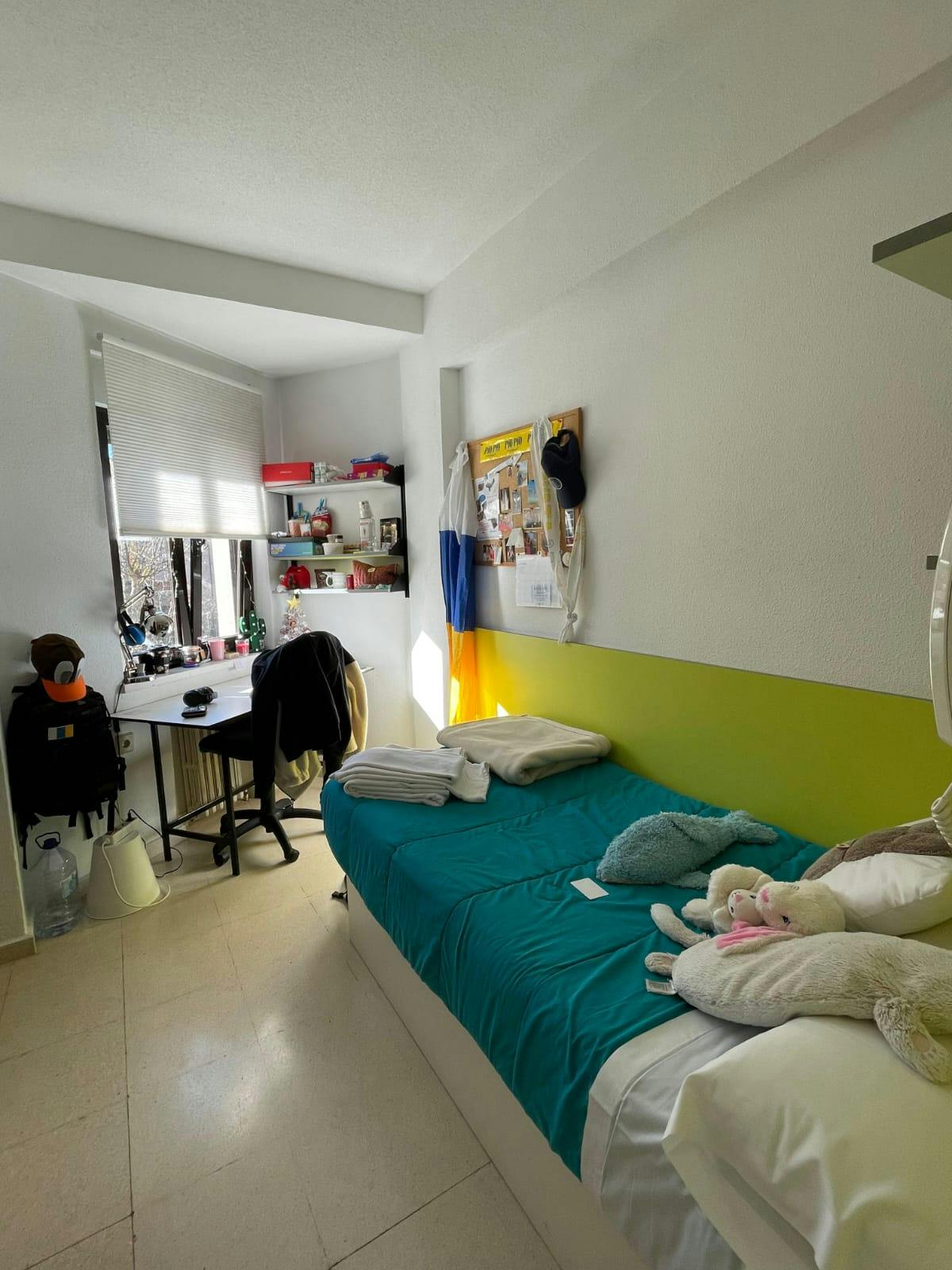 Private room for rent for €750 per month in Salamanca, Avenida de Filiberto Villalobos