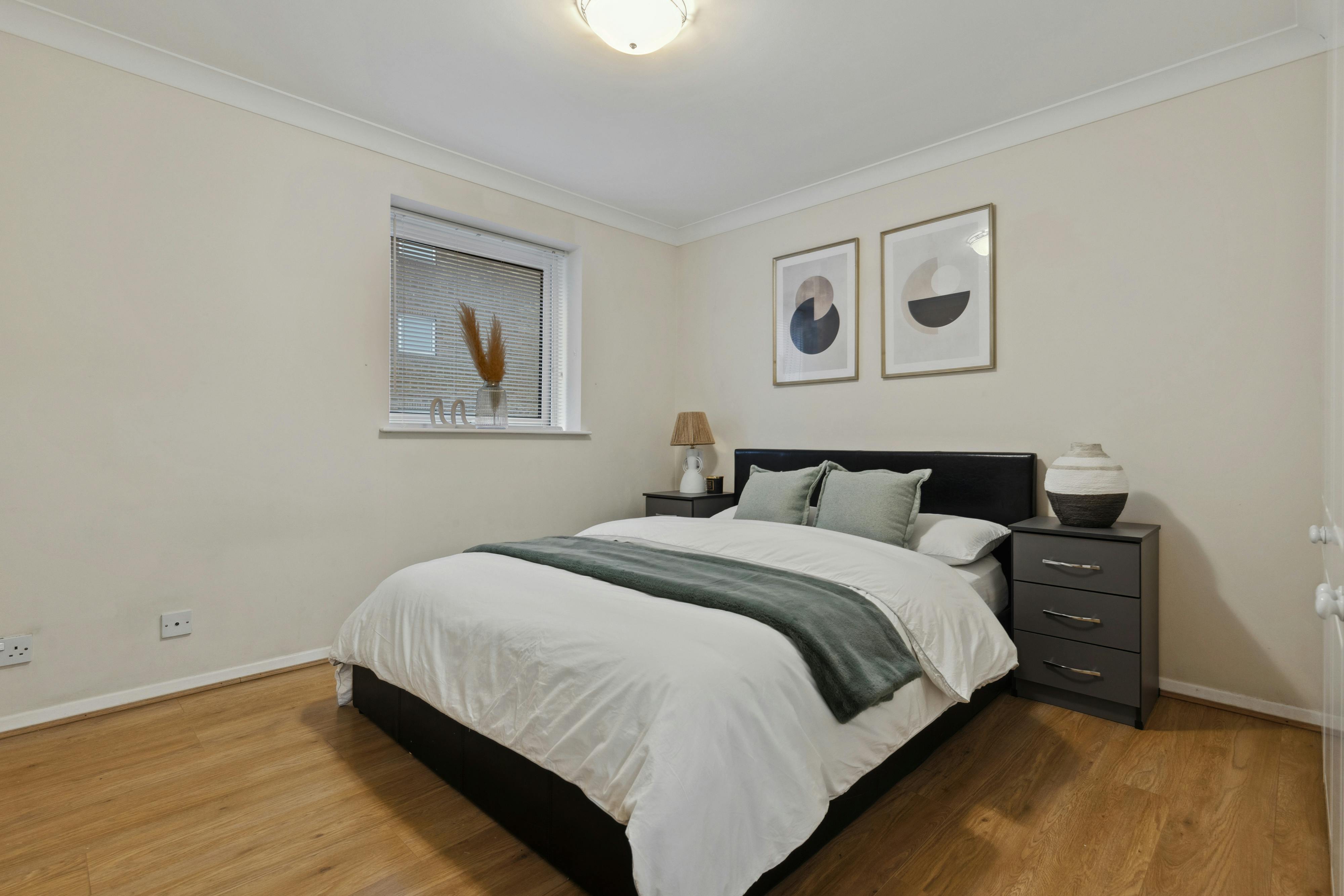 Отдельная комната сдается в аренду за 5 100 £ в месяц в London, Jardine Road