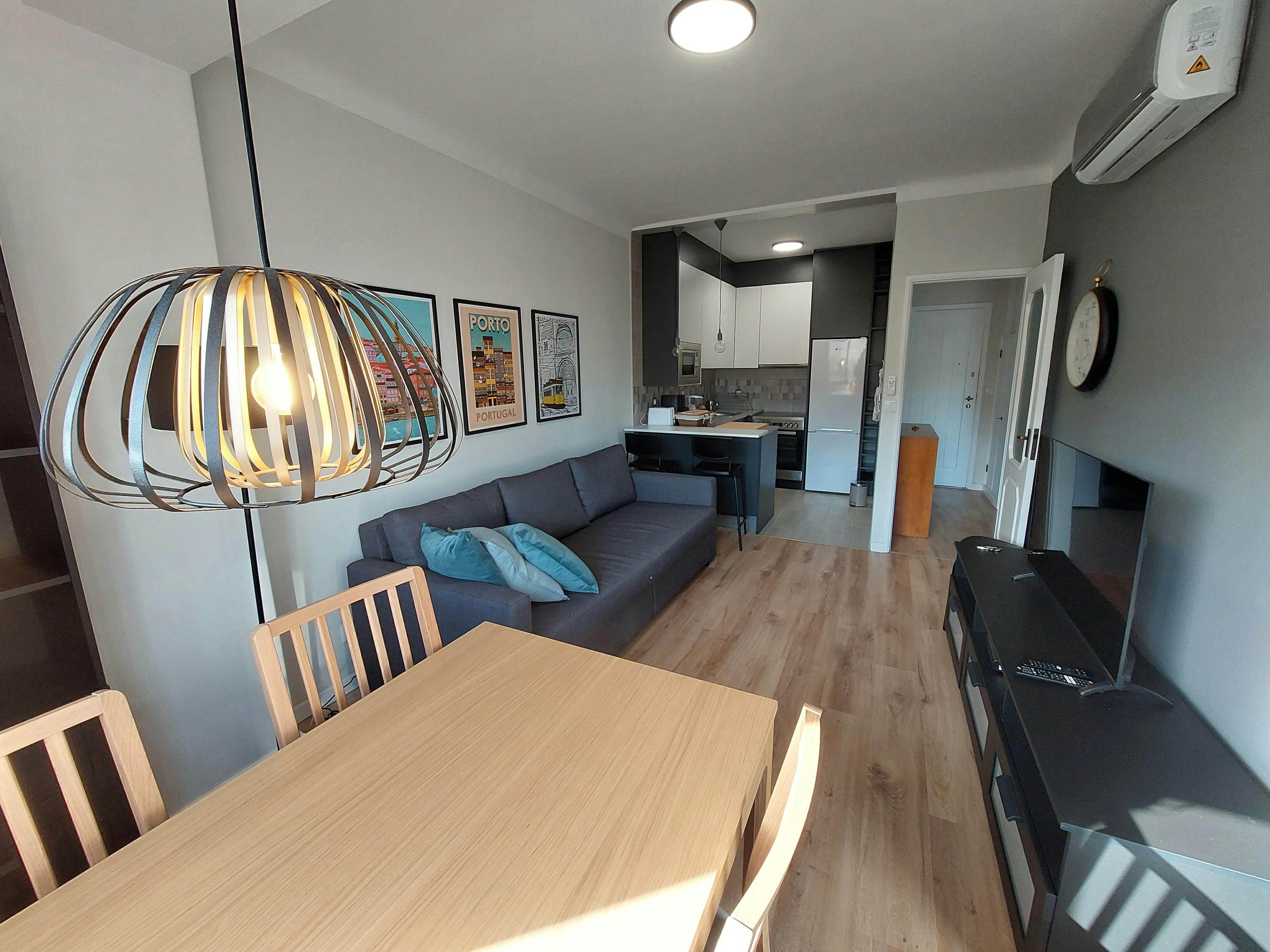 Apartment for rent for €1,150 per month in Porto, Rua de Faria Guimarães