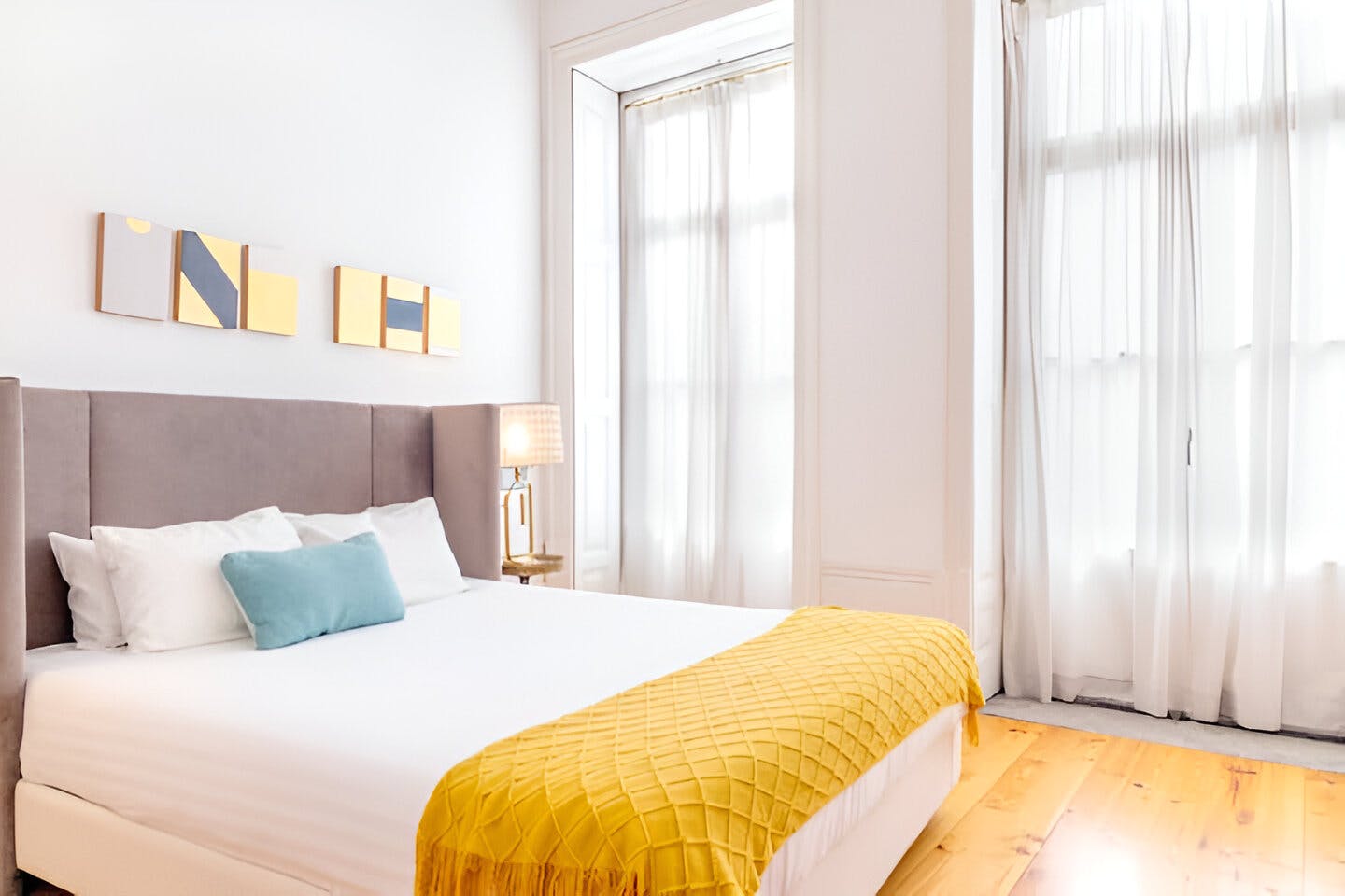 Studio for rent for €1,400 per month in Porto, Rua de Passos Manuel