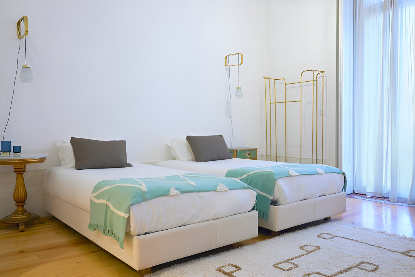 Studio for rent for €1,400 per month in Porto, Rua de Passos Manuel