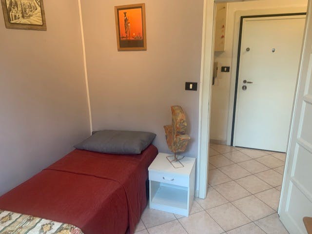 Private room for rent for €580 per month in Bologna, Via Alfredo Calzolari
