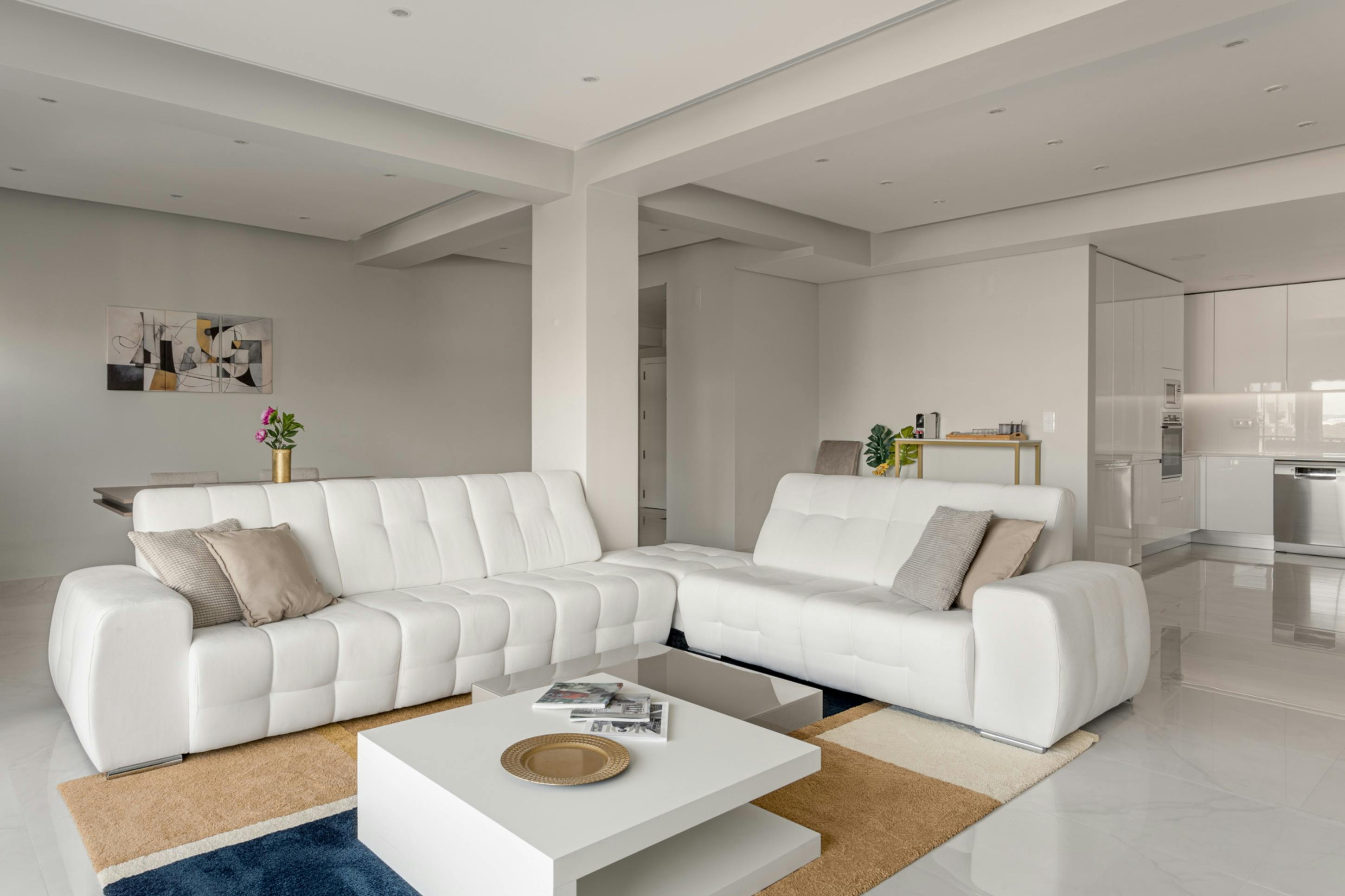 Apartment for rent for €5,100 per month in Lisbon, Avenida dos Estados Unidos da América