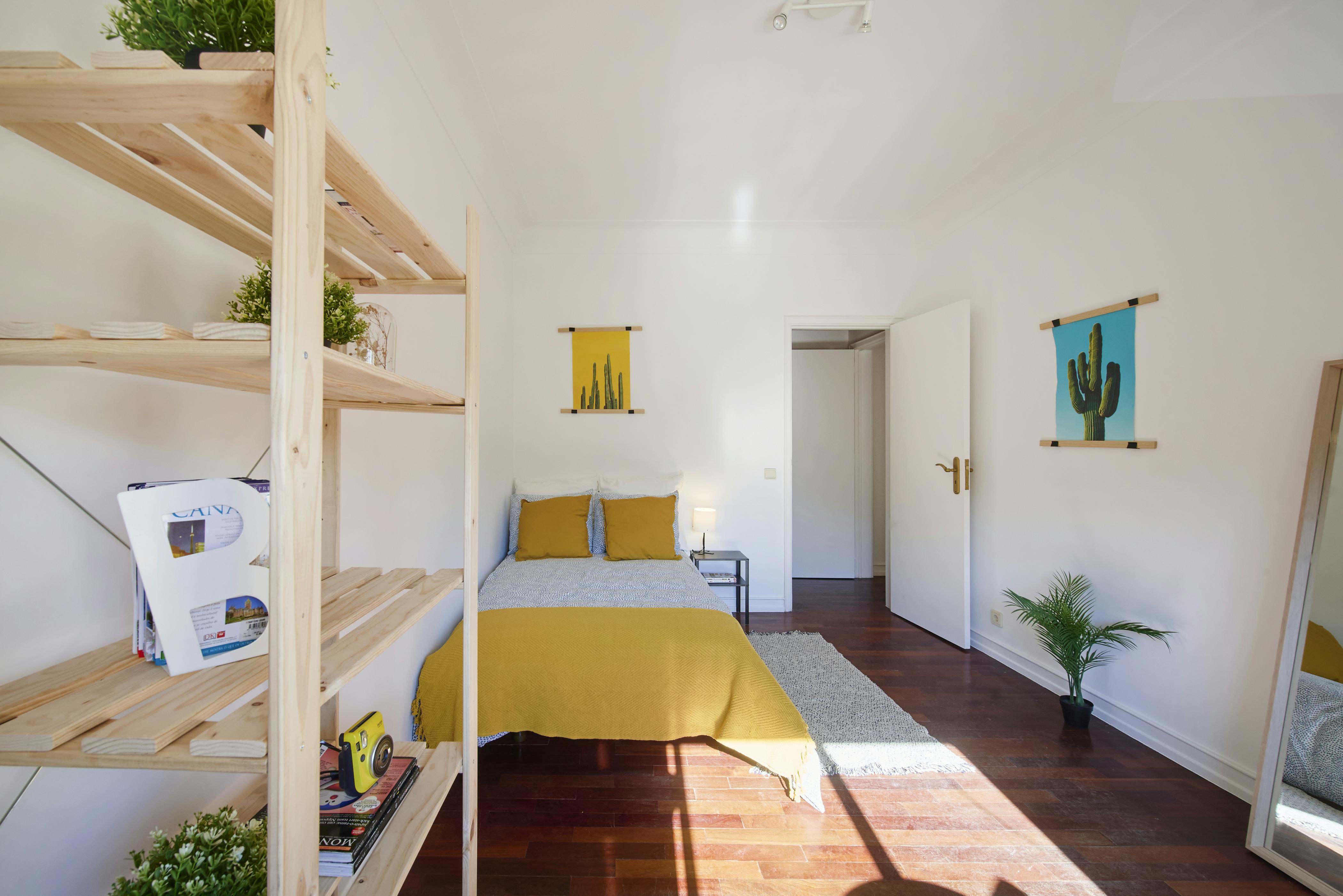 WG-Zimmer zu mieten für 450 € pro Monat in Lisbon, Rua Vítor Hugo